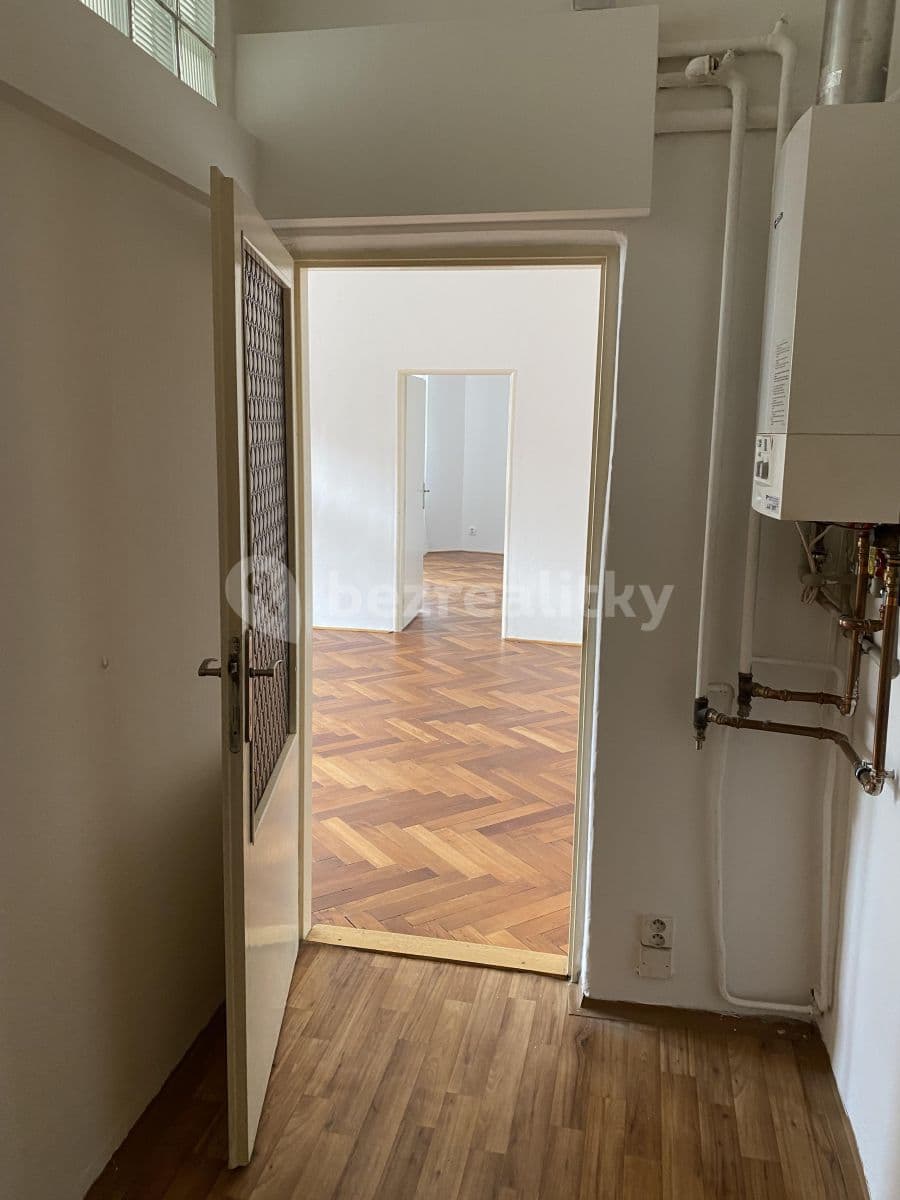 2 bedroom with open-plan kitchen flat to rent, 76 m², U Nikolajky, Prague, Prague 2 bedroom with open-plan kitchen flat to rent, 76 m², U Nikolajky, Prague, Prague