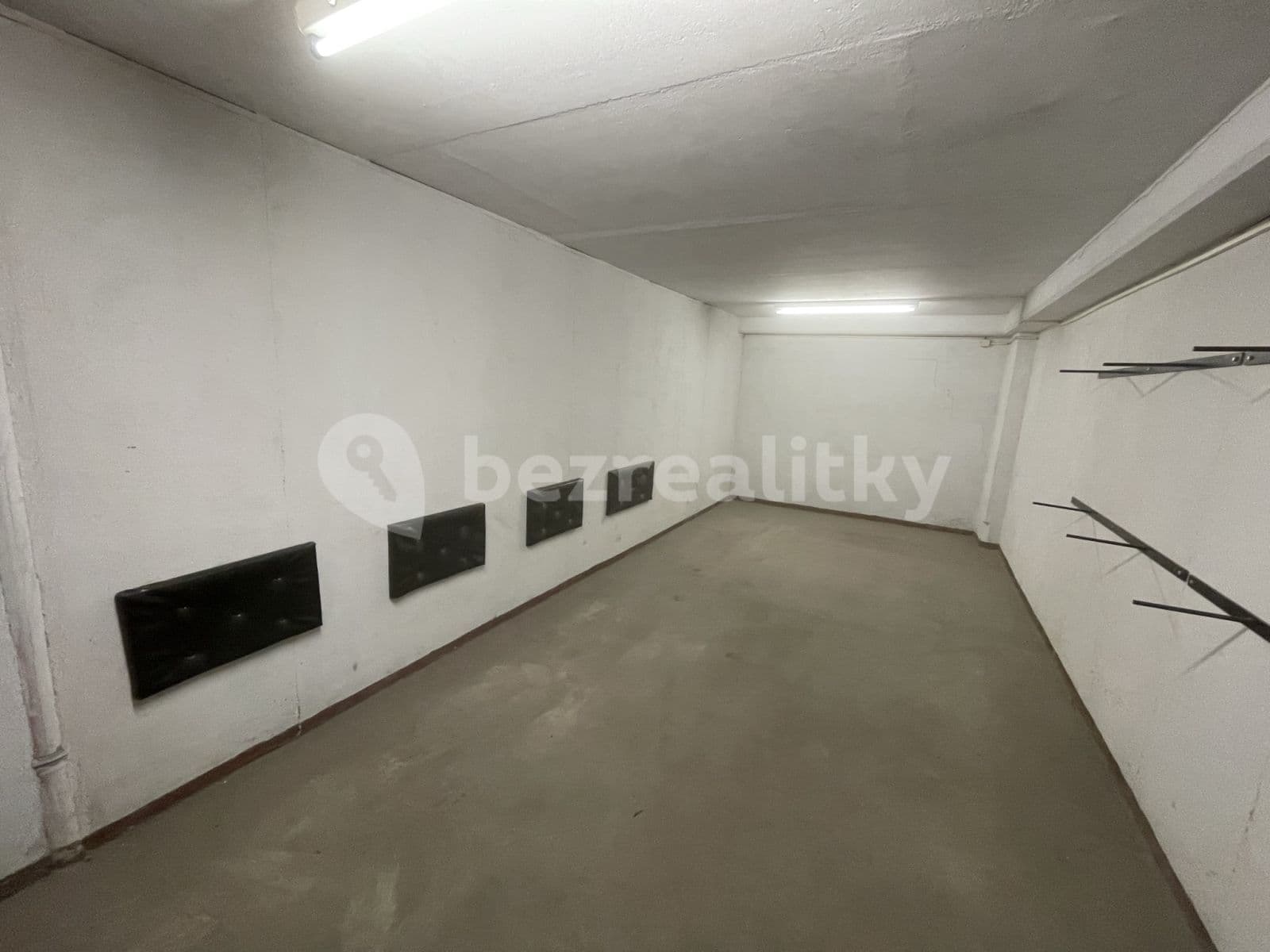 garage to rent, 19 m², Nušlova, Prague, Prague garage to rent, 19 m², Nušlova, Prague, Prague