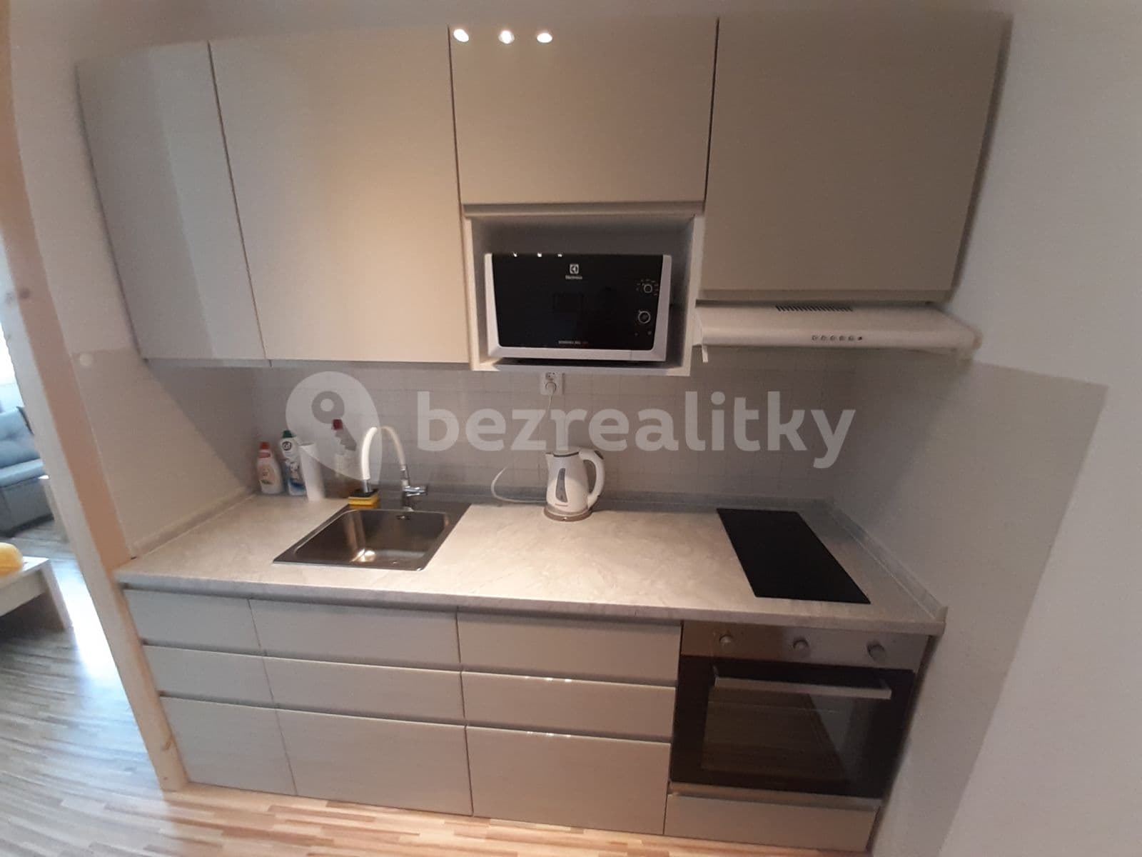 Studio flat to rent, 33 m², Křivenická, Prague, Prague Studio flat to rent, 33 m², Křivenická, Prague, Prague