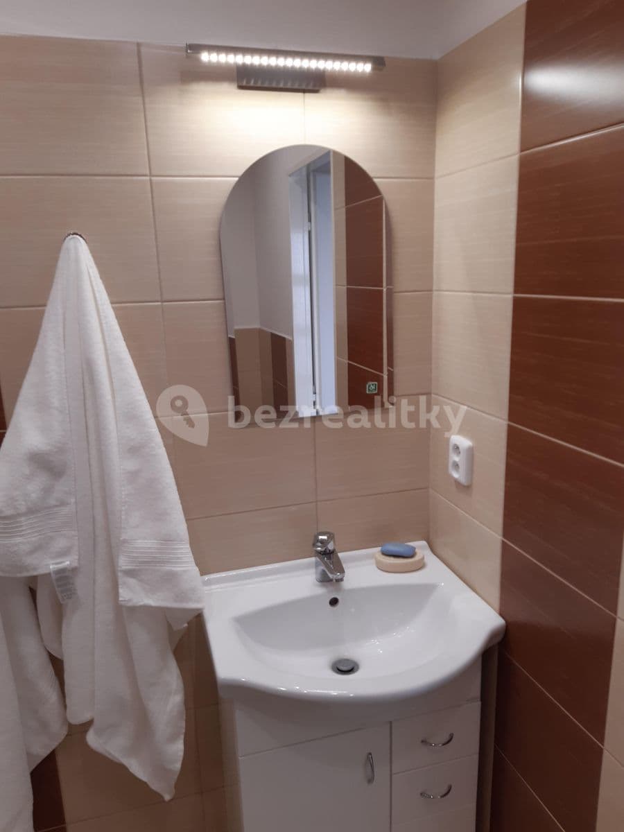Studio flat to rent, 33 m², Křivenická, Prague, Prague Studio flat to rent, 33 m², Křivenická, Prague, Prague