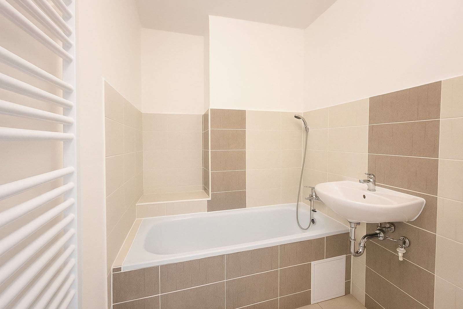 4 bedroom flat to rent, 82 m², Na Nábřeží, Havířov, Moravskoslezský Region 4 bedroom flat to rent, 82 m², Na Nábřeží, Havířov, Moravskoslezský Region