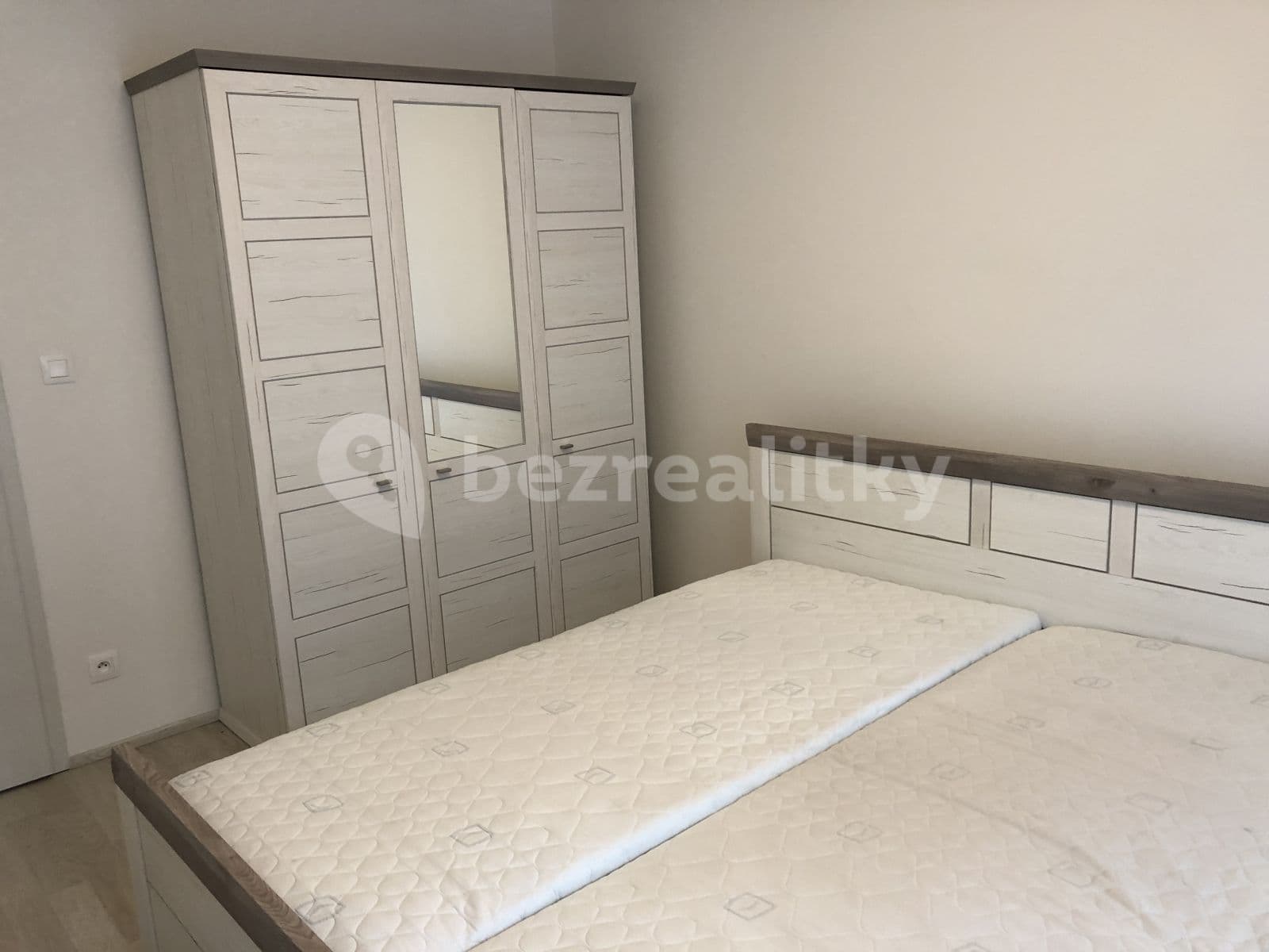 1 bedroom with open-plan kitchen flat to rent, 55 m², U Mlýnského kanálu, Prague, Prague 1 bedroom with open-plan kitchen flat to rent, 55 m², U Mlýnského kanálu, Prague, Prague