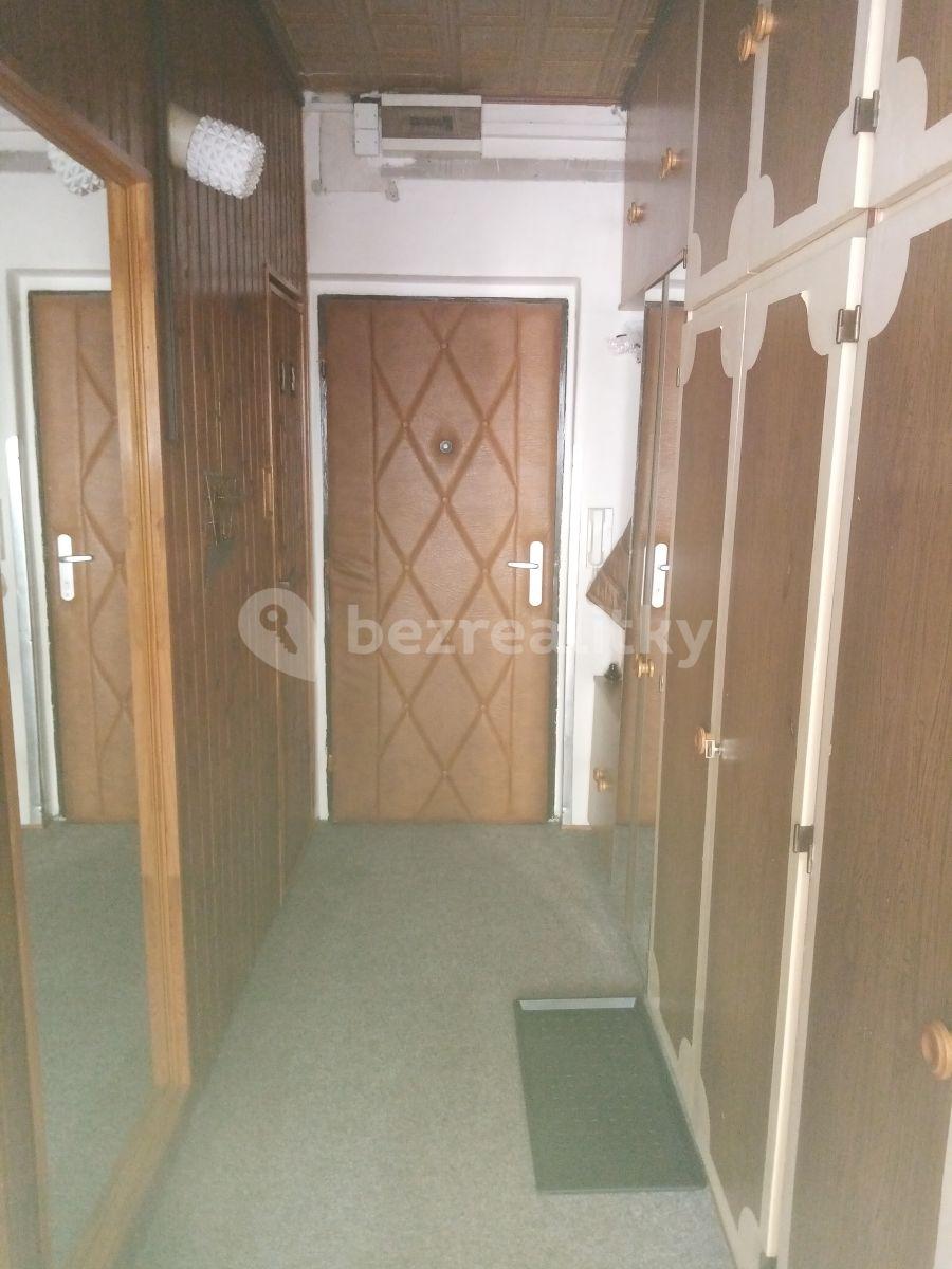 2 bedroom flat to rent, 43 m², Školní, Nová Role, Karlovarský Region