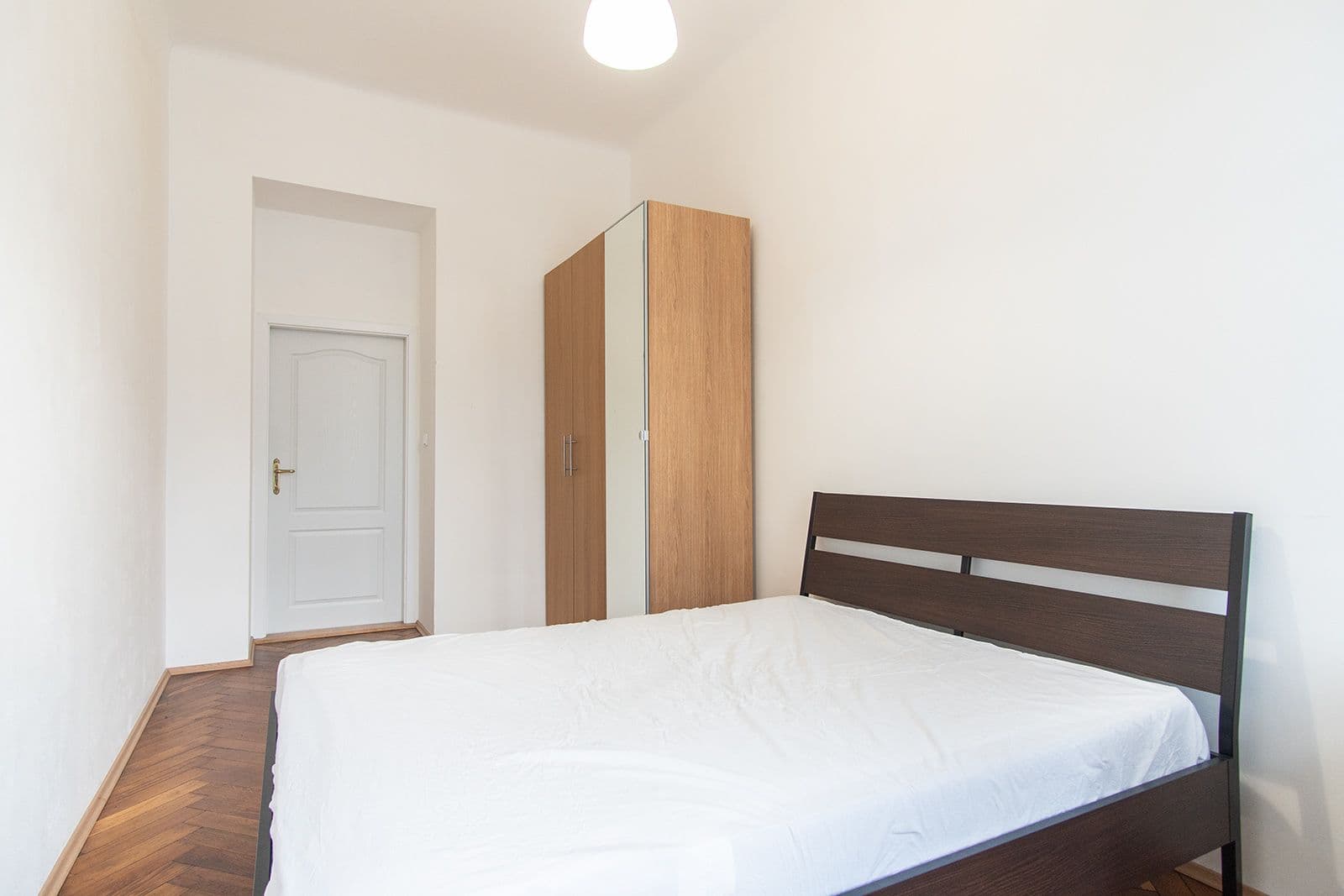 2 bedroom with open-plan kitchen flat to rent, 70 m², Pernerova, Prague, Prague 2 bedroom with open-plan kitchen flat to rent, 70 m², Pernerova, Prague, Prague