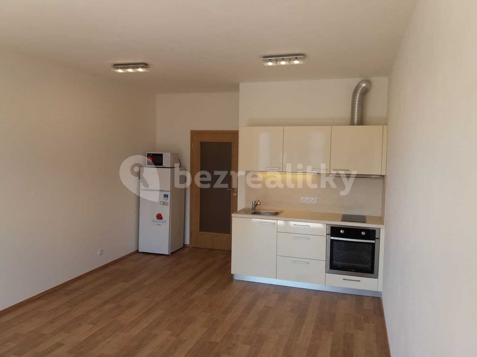 Studio flat to rent, 30 m², Hlučkova, Prague, Prague Studio flat to rent, 30 m², Hlučkova, Prague, Prague