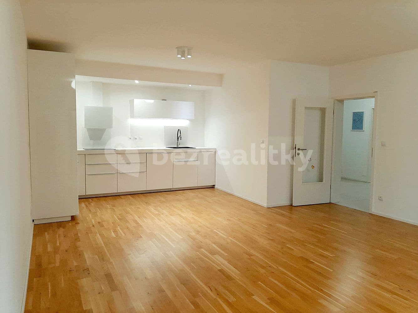 2 bedroom with open-plan kitchen flat to rent, 84 m², Nepomuckých, Prague, Prague 2 bedroom with open-plan kitchen flat to rent, 84 m², Nepomuckých, Prague, Prague