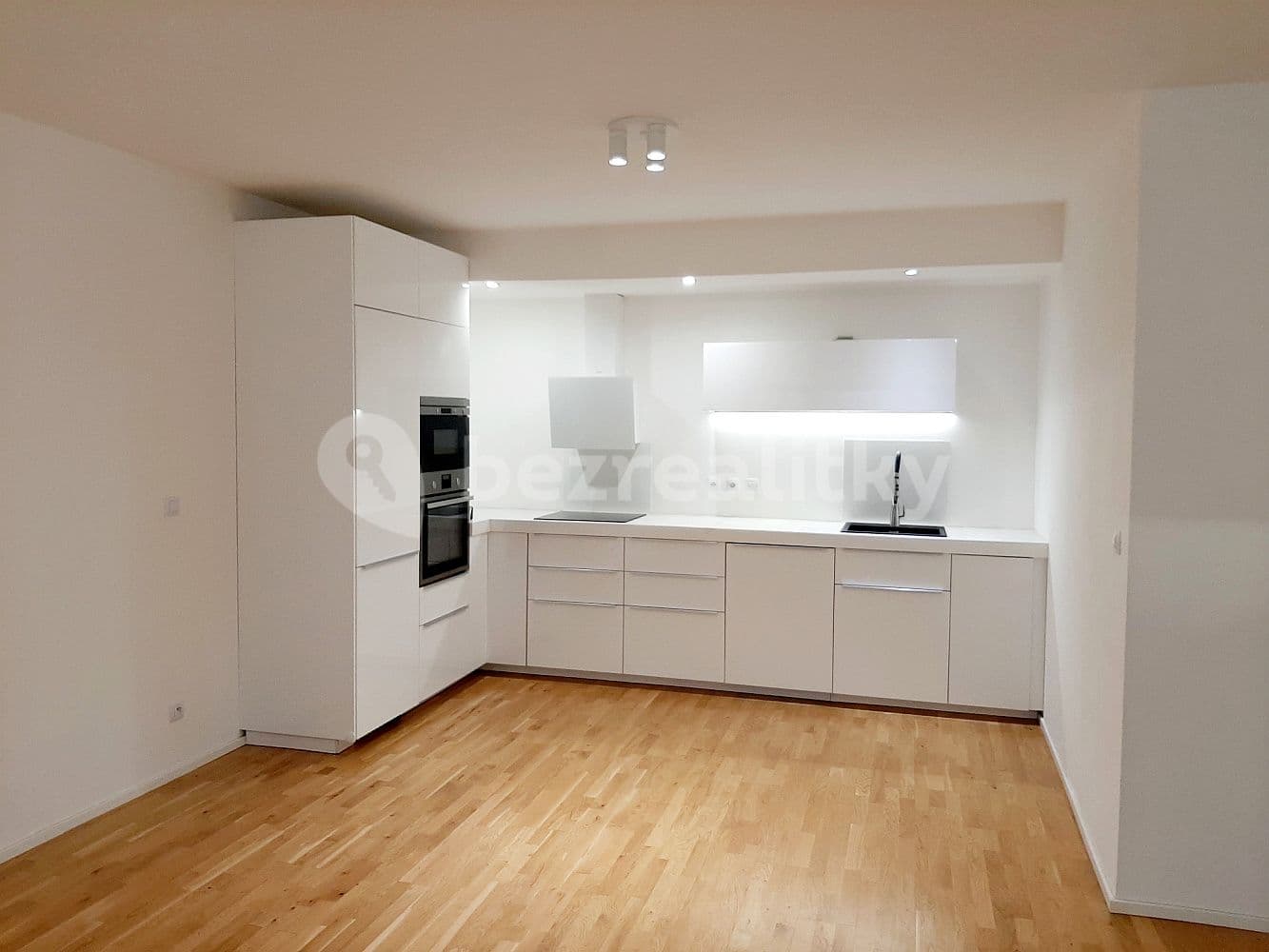 2 bedroom with open-plan kitchen flat to rent, 84 m², Nepomuckých, Prague, Prague 2 bedroom with open-plan kitchen flat to rent, 84 m², Nepomuckých, Prague, Prague