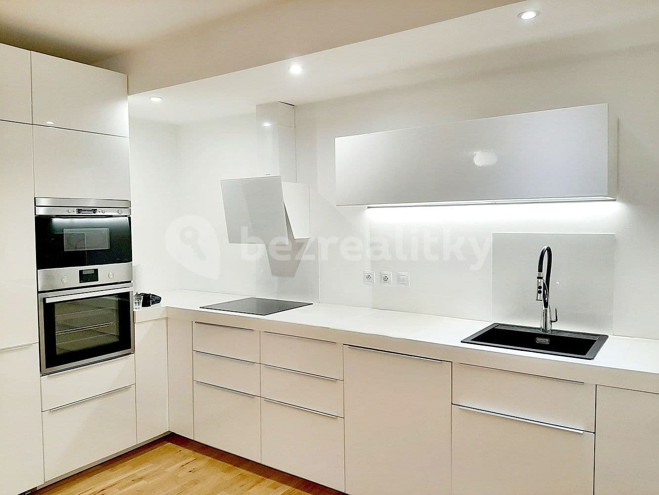 2 bedroom with open-plan kitchen flat to rent, 84 m², Nepomuckých, Prague, Prague 2 bedroom with open-plan kitchen flat to rent, 84 m², Nepomuckých, Prague, Prague