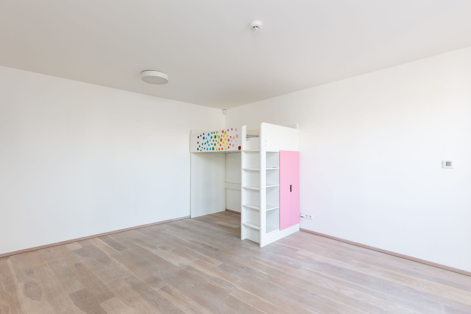 3 bedroom with open-plan kitchen flat to rent, 126 m², Vojtěšská, Neratovice, Středočeský Region 3 bedroom with open-plan kitchen flat to rent, 126 m², Vojtěšská, Neratovice, Středočeský Region