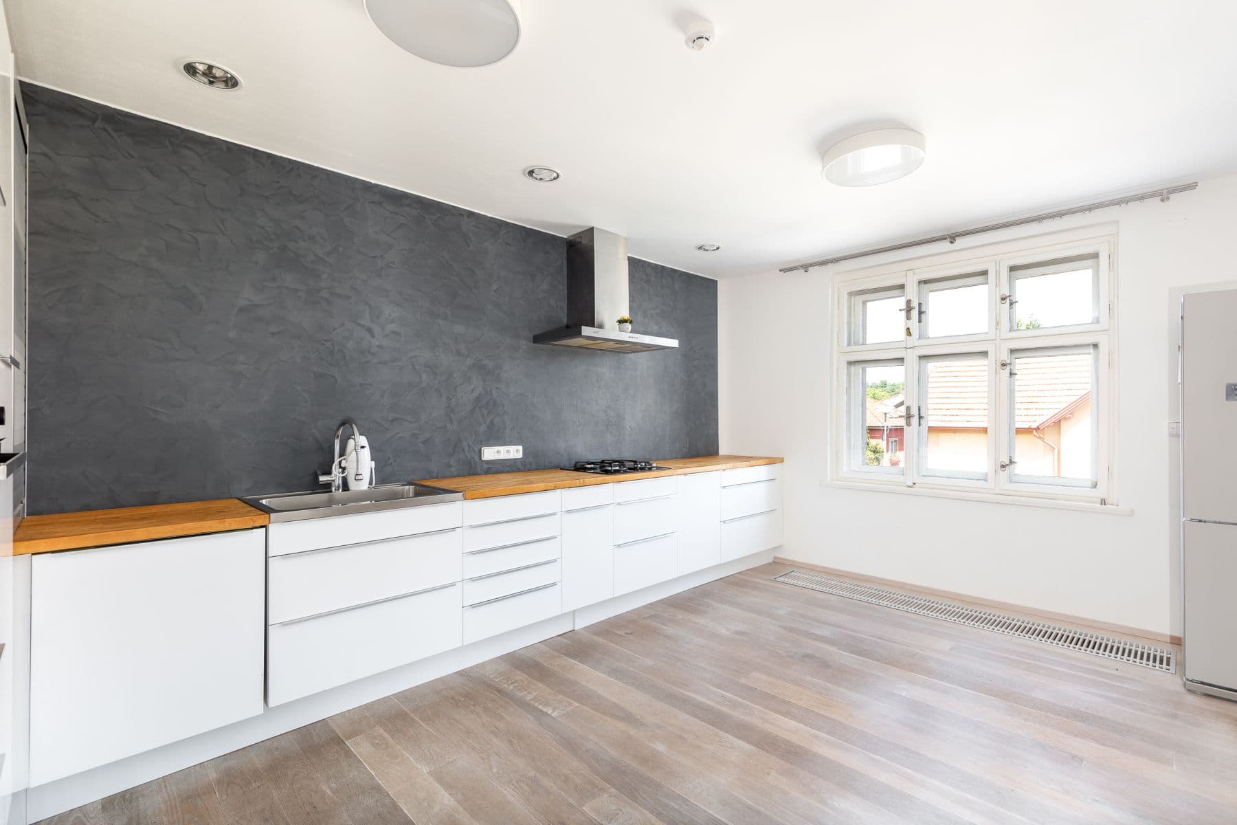 3 bedroom with open-plan kitchen flat to rent, 126 m², Vojtěšská, Neratovice, Středočeský Region 3 bedroom with open-plan kitchen flat to rent, 126 m², Vojtěšská, Neratovice, Středočeský Region