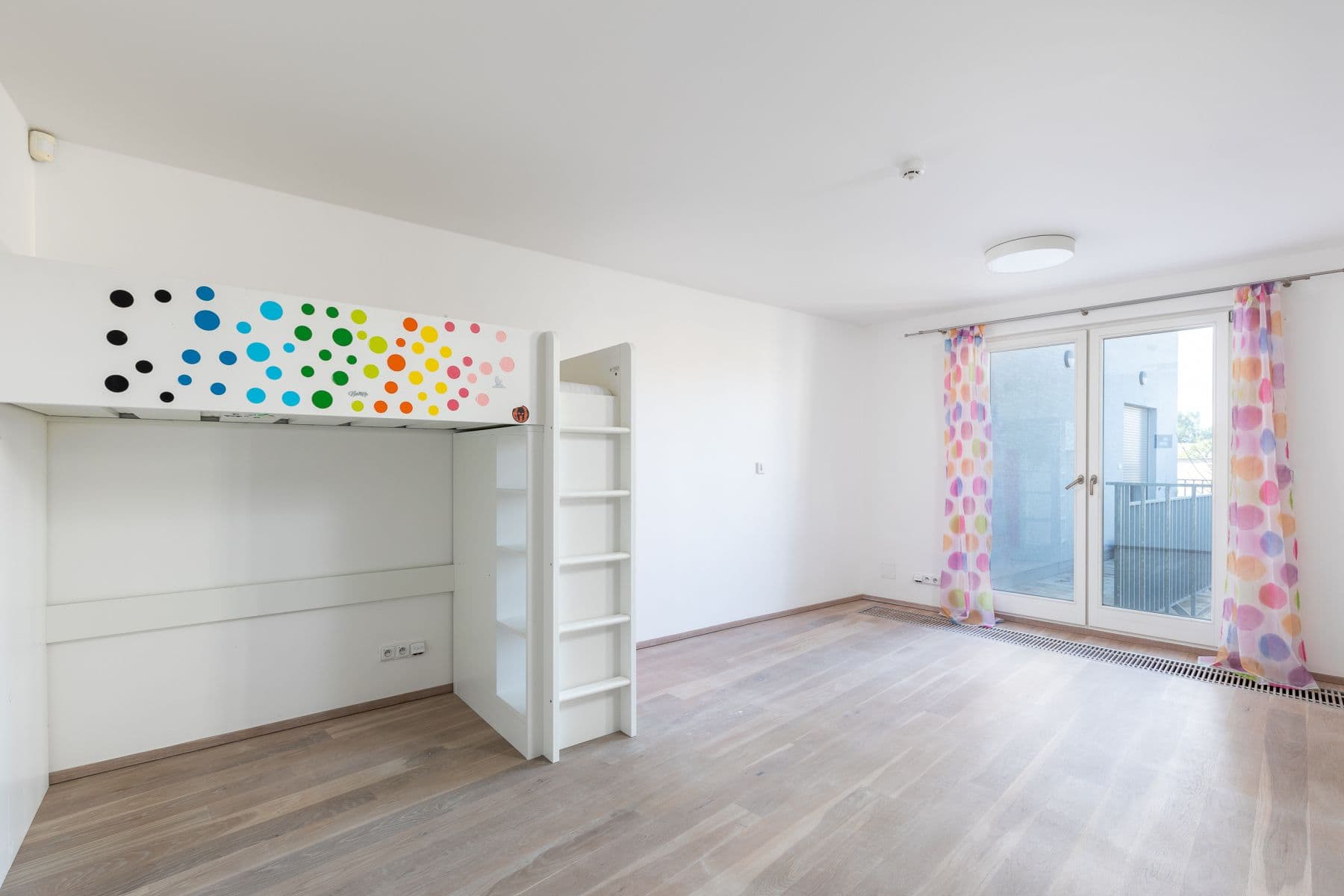 3 bedroom with open-plan kitchen flat to rent, 126 m², Vojtěšská, Neratovice, Středočeský Region 3 bedroom with open-plan kitchen flat to rent, 126 m², Vojtěšská, Neratovice, Středočeský Region