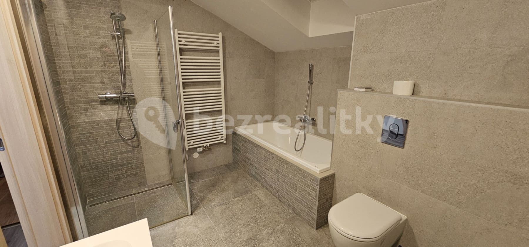 2 bedroom with open-plan kitchen flat to rent, 92 m², Vojtěšská, Neratovice, Středočeský Region 2 bedroom with open-plan kitchen flat to rent, 92 m², Vojtěšská, Neratovice, Středočeský Region