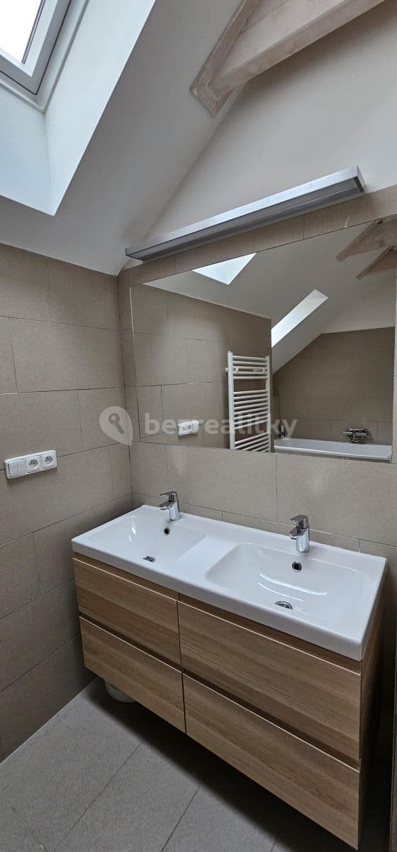 1 bedroom with open-plan kitchen flat to rent, 90 m², Vojtěšská, Neratovice, Středočeský Region 1 bedroom with open-plan kitchen flat to rent, 90 m², Vojtěšská, Neratovice, Středočeský Region