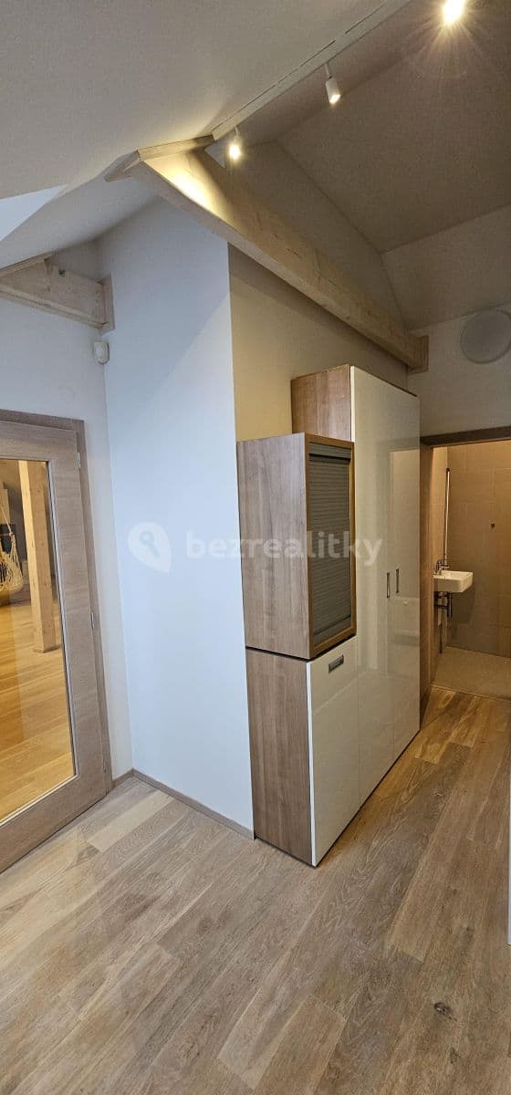 1 bedroom with open-plan kitchen flat to rent, 90 m², Vojtěšská, Neratovice, Středočeský Region 1 bedroom with open-plan kitchen flat to rent, 90 m², Vojtěšská, Neratovice, Středočeský Region