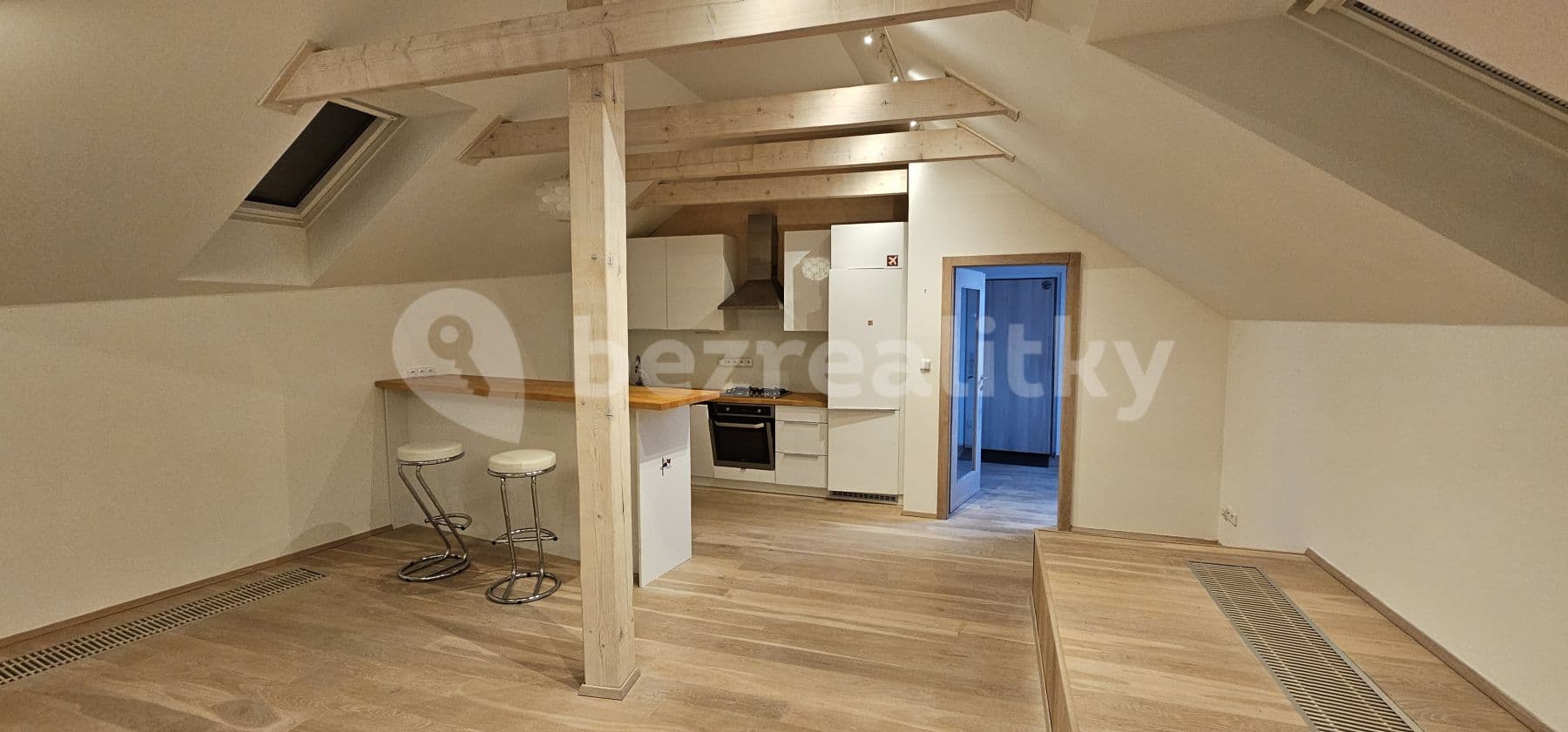 1 bedroom with open-plan kitchen flat to rent, 90 m², Vojtěšská, Neratovice, Středočeský Region 1 bedroom with open-plan kitchen flat to rent, 90 m², Vojtěšská, Neratovice, Středočeský Region