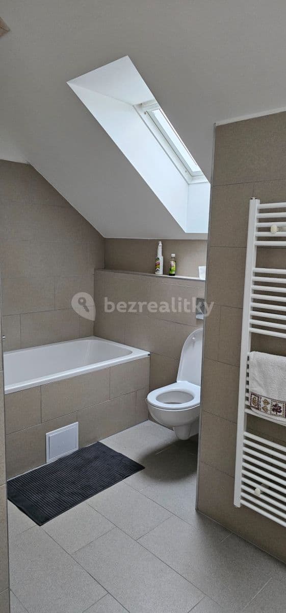 1 bedroom with open-plan kitchen flat to rent, 90 m², Vojtěšská, Neratovice, Středočeský Region 1 bedroom with open-plan kitchen flat to rent, 90 m², Vojtěšská, Neratovice, Středočeský Region