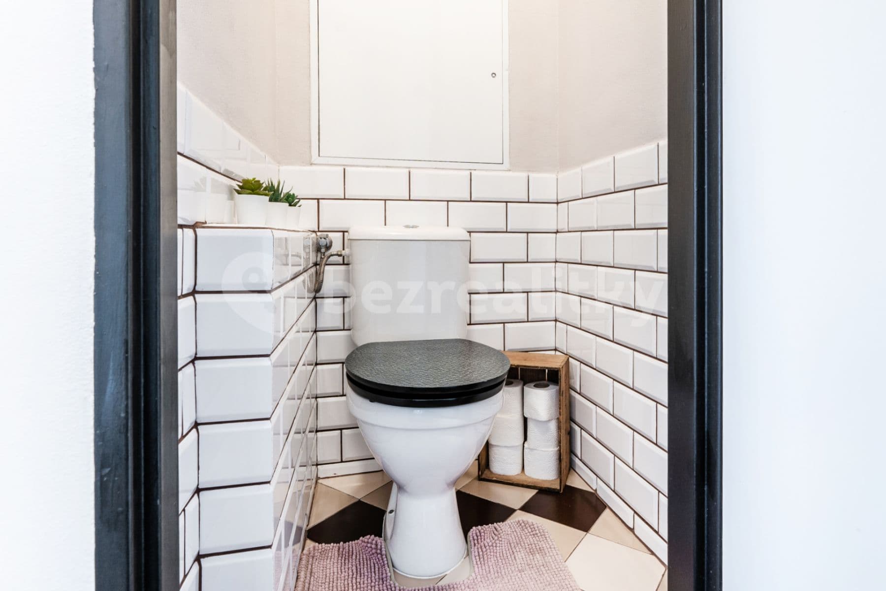 2 bedroom with open-plan kitchen flat to rent, 63 m², Mendelova, Prague, Prague 2 bedroom with open-plan kitchen flat to rent, 63 m², Mendelova, Prague, Prague