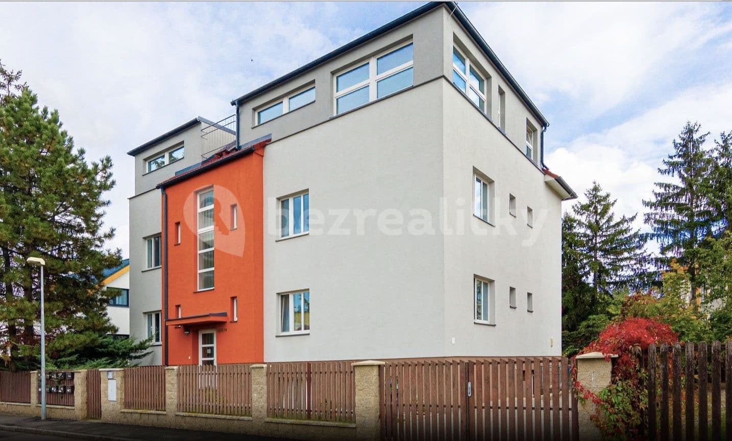 1 bedroom with open-plan kitchen flat to rent, 47 m², Prusická, Prague, Prague 1 bedroom with open-plan kitchen flat to rent, 47 m², Prusická, Prague, Prague