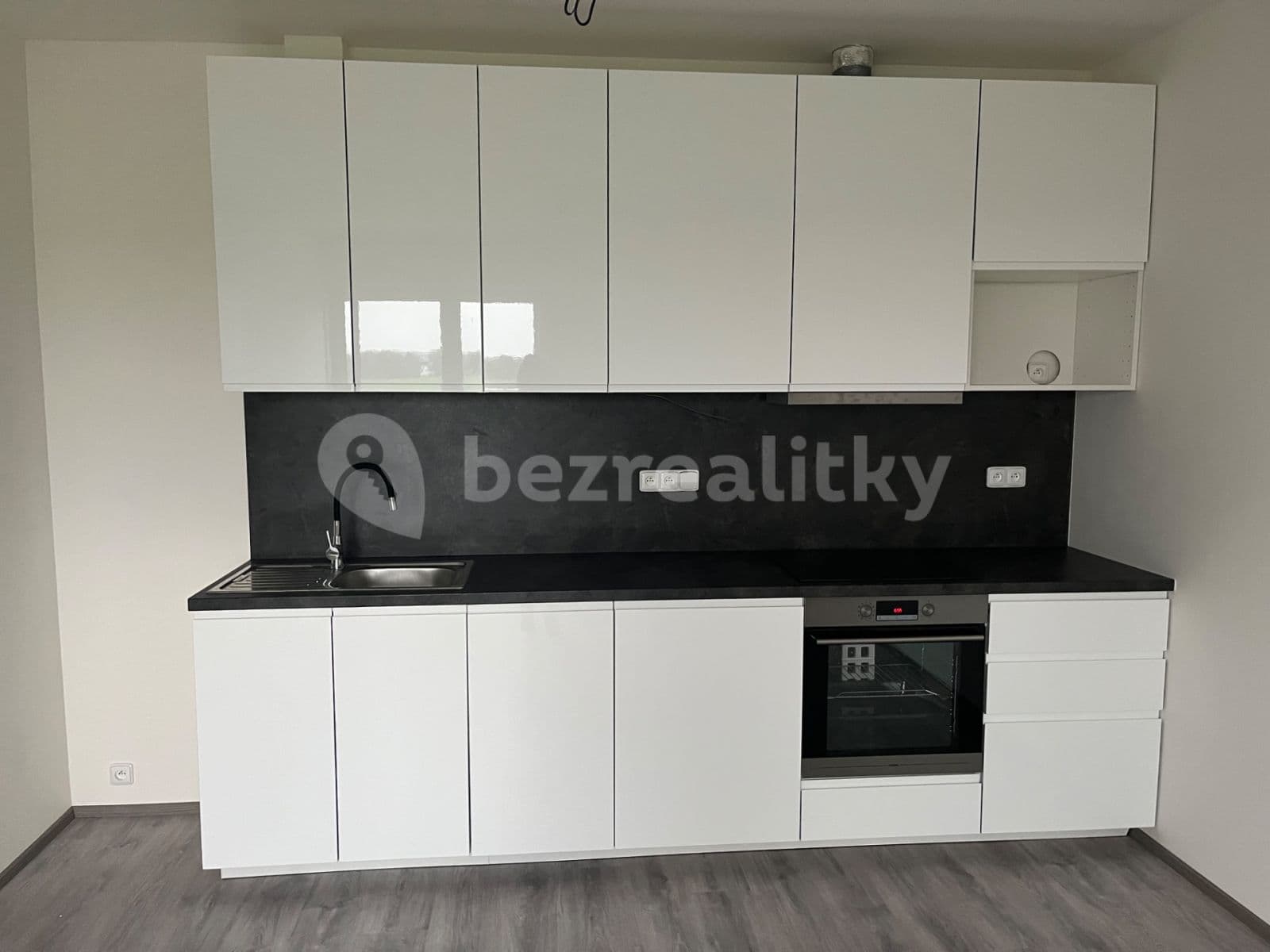 Studio flat to rent, 32 m², Ve Stráni, Herink, Středočeský Region Studio flat to rent, 32 m², Ve Stráni, Herink, Středočeský Region