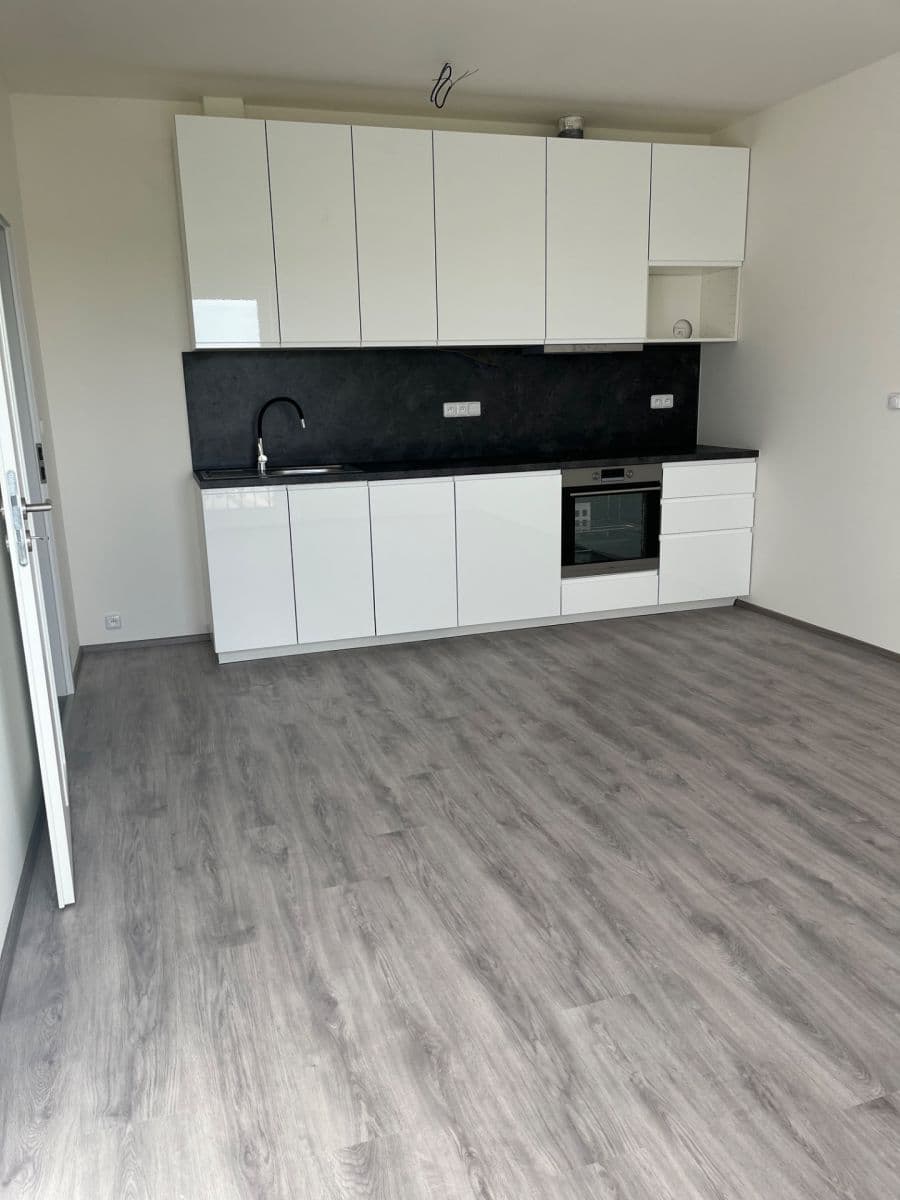 Studio flat to rent, 32 m², Ve Stráni, Herink, Středočeský Region Studio flat to rent, 32 m², Ve Stráni, Herink, Středočeský Region