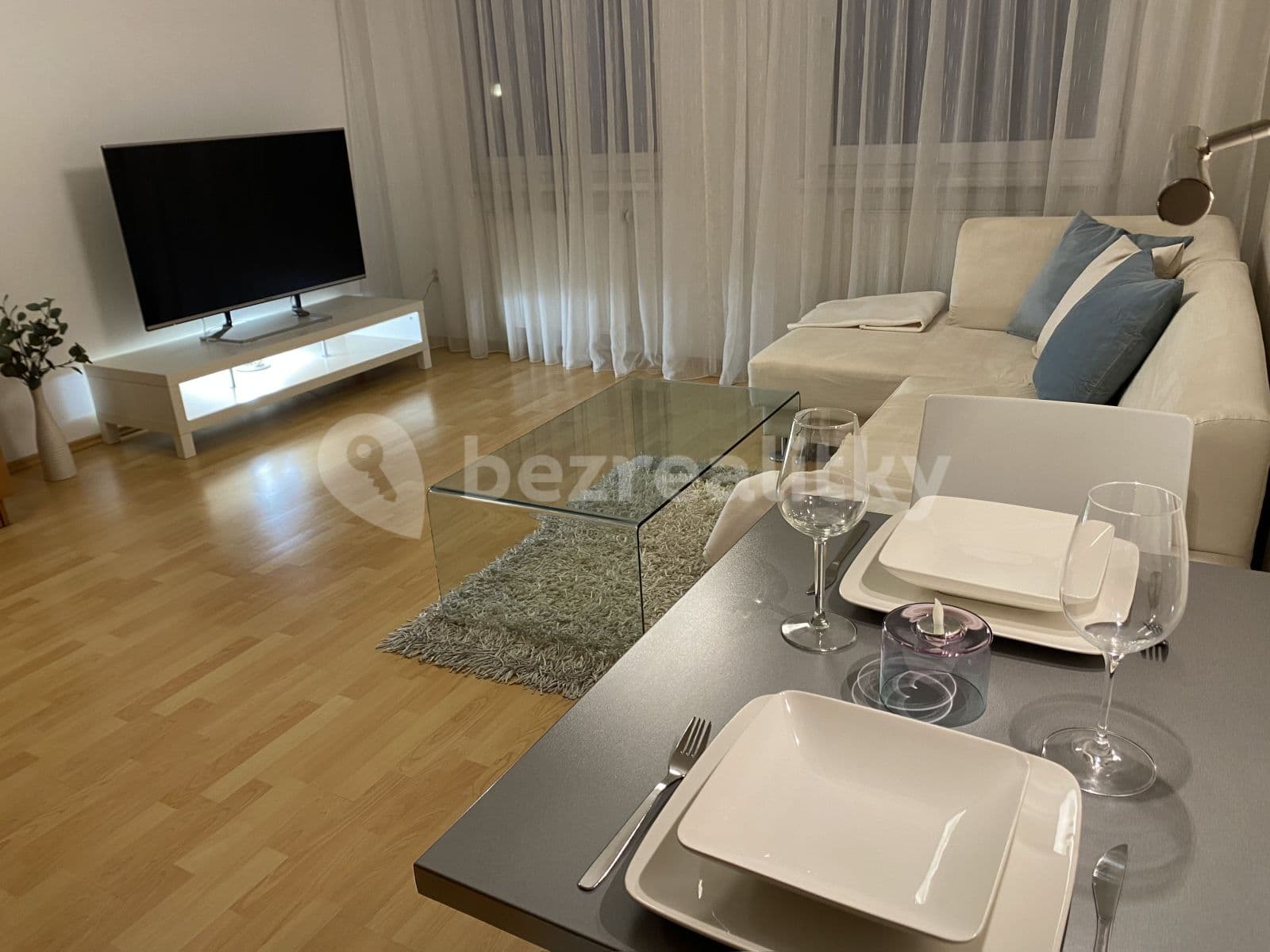 1 bedroom with open-plan kitchen flat to rent, 60 m², Kovanecká, Prague, Prague 1 bedroom with open-plan kitchen flat to rent, 60 m², Kovanecká, Prague, Prague