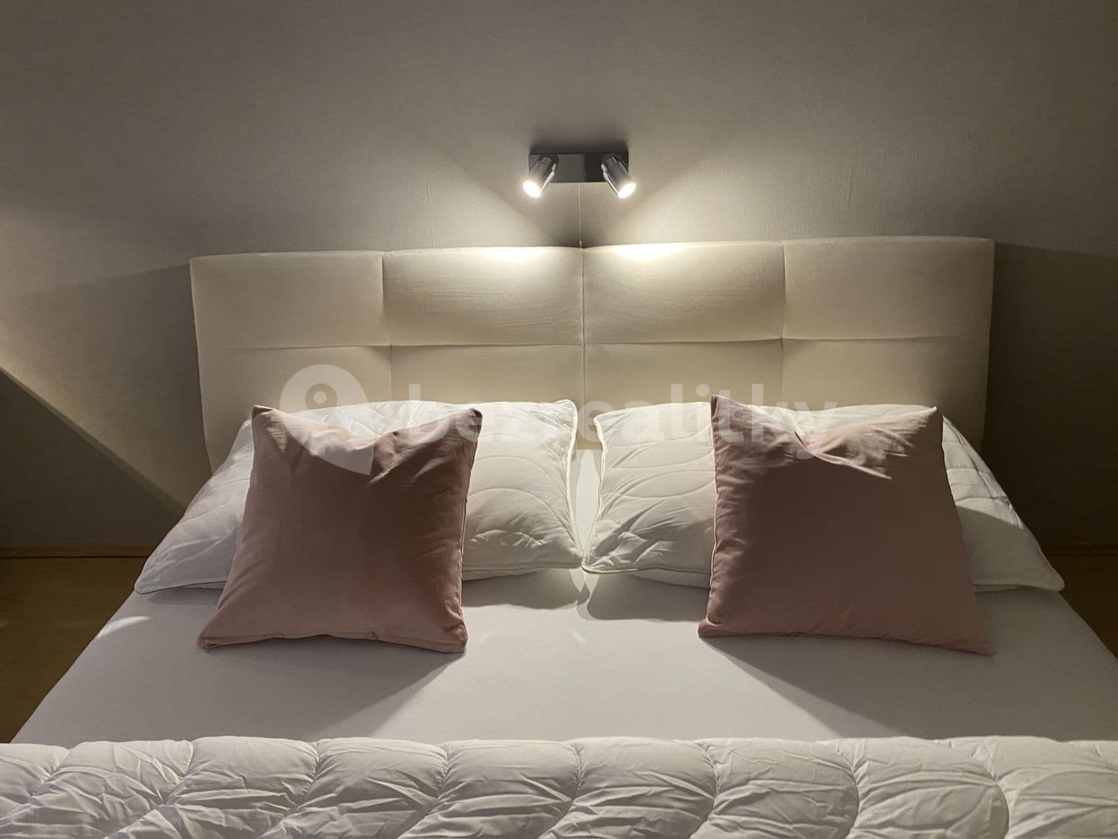 1 bedroom with open-plan kitchen flat to rent, 60 m², Kovanecká, Prague, Prague 1 bedroom with open-plan kitchen flat to rent, 60 m², Kovanecká, Prague, Prague