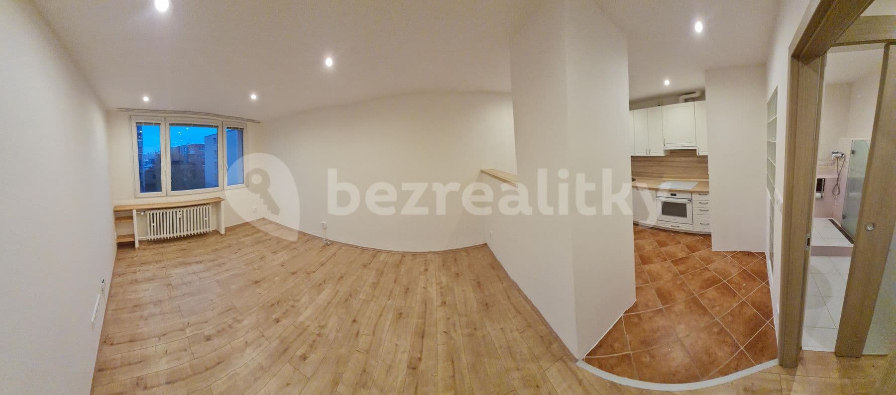 1 bedroom with open-plan kitchen flat to rent, 41 m², V Zápolí, Prague, Prague