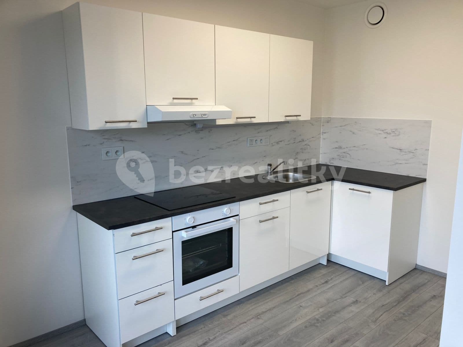 1 bedroom with open-plan kitchen flat to rent, 54 m², Františka Diviše, Prague, Prague 1 bedroom with open-plan kitchen flat to rent, 54 m², Františka Diviše, Prague, Prague