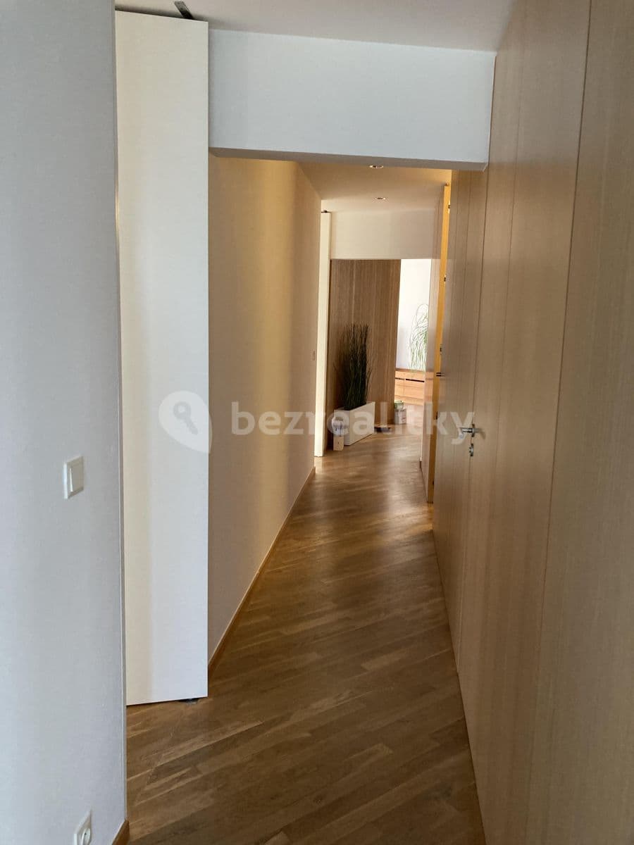 3 bedroom with open-plan kitchen flat to rent, 130 m², Brdlíkova, Prague, Prague