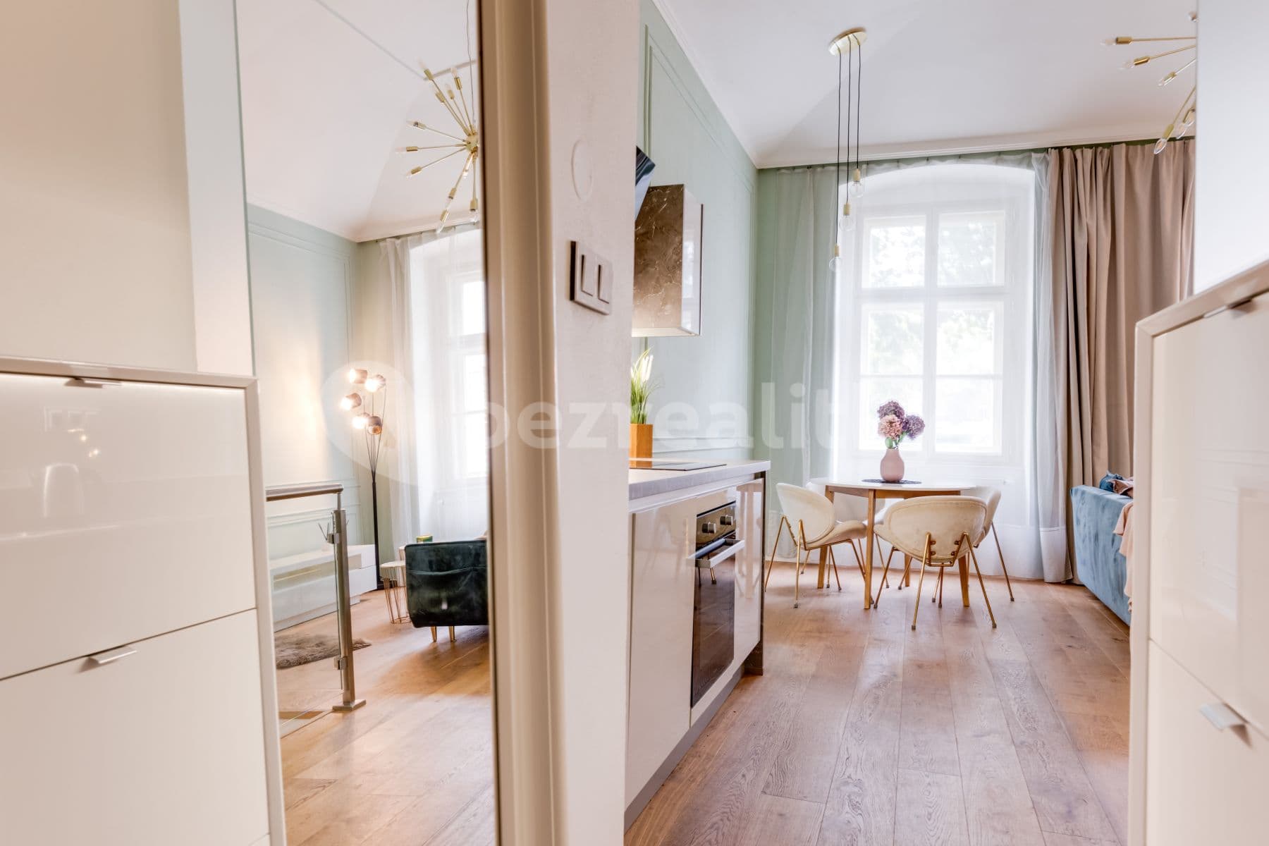 2 bedroom with open-plan kitchen flat to rent, 86 m², Peckova, Prague, Prague 2 bedroom with open-plan kitchen flat to rent, 86 m², Peckova, Prague, Prague