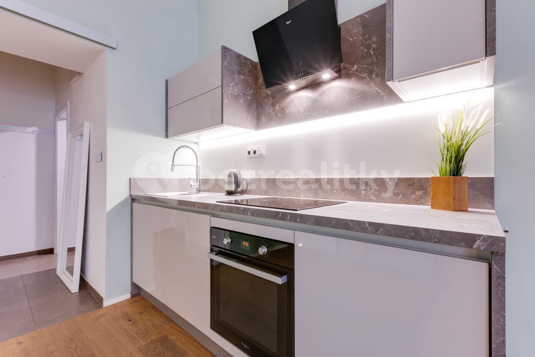 2 bedroom with open-plan kitchen flat to rent, 86 m², Peckova, Prague, Prague 2 bedroom with open-plan kitchen flat to rent, 86 m², Peckova, Prague, Prague