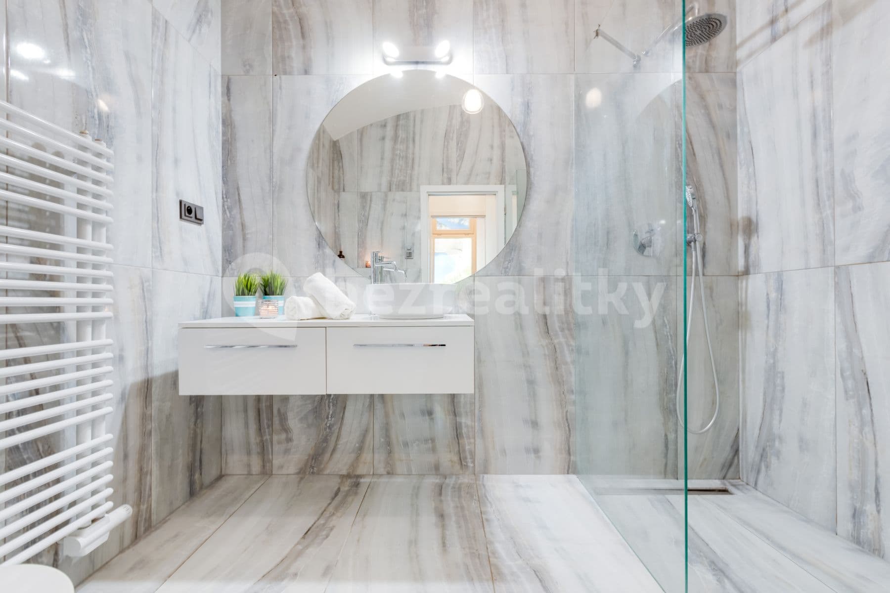 2 bedroom with open-plan kitchen flat to rent, 86 m², Peckova, Prague, Prague 2 bedroom with open-plan kitchen flat to rent, 86 m², Peckova, Prague, Prague