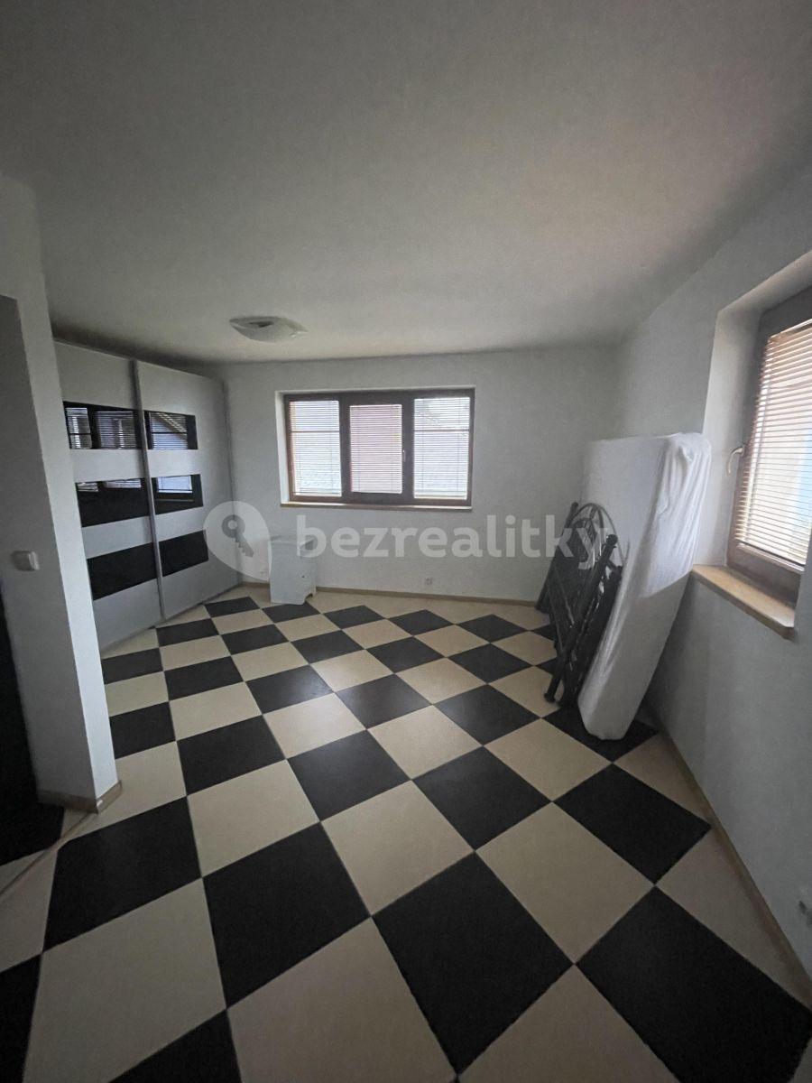 Small studio flat to rent, 30 m², Psáry, Středočeský Region
