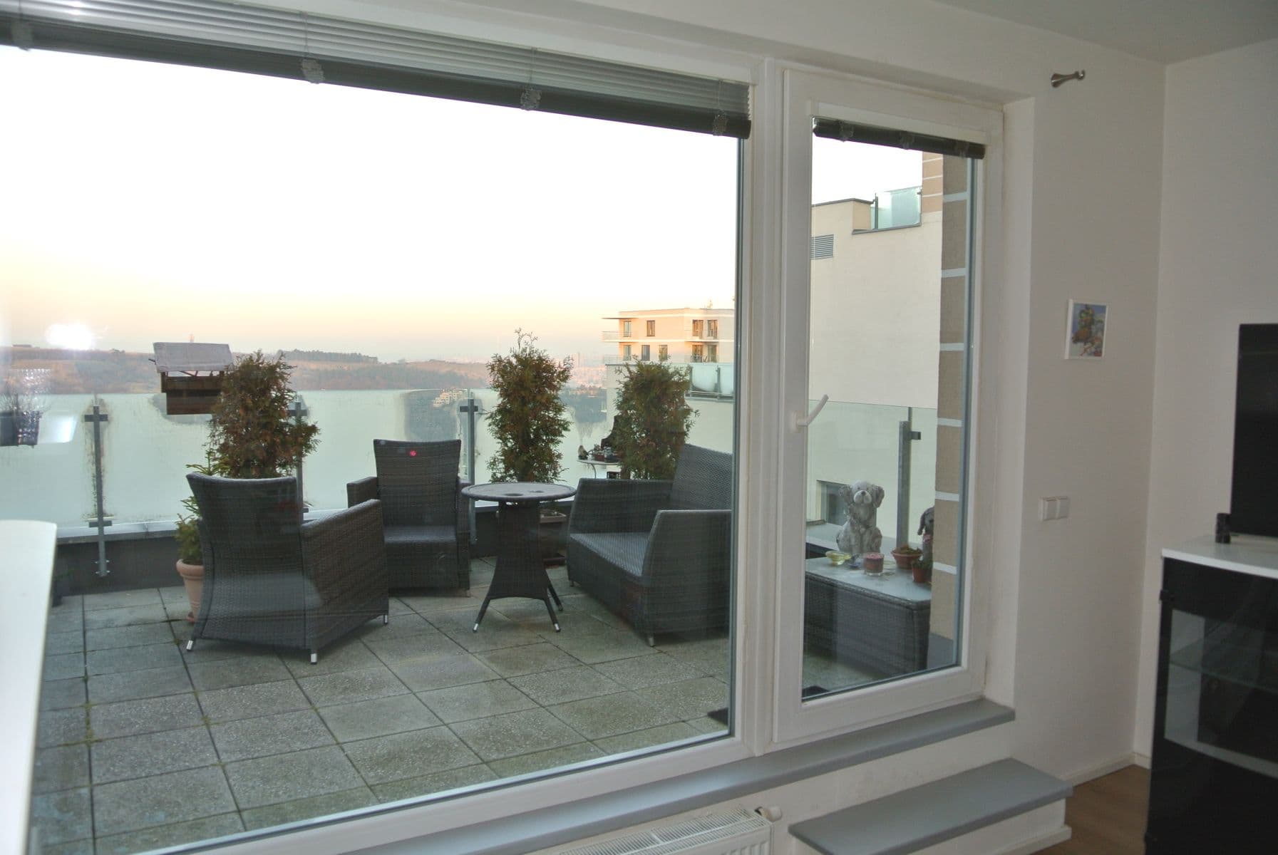 2 bedroom with open-plan kitchen flat to rent, 65 m², Silurská, Prague, Prague 2 bedroom with open-plan kitchen flat to rent, 65 m², Silurská, Prague, Prague