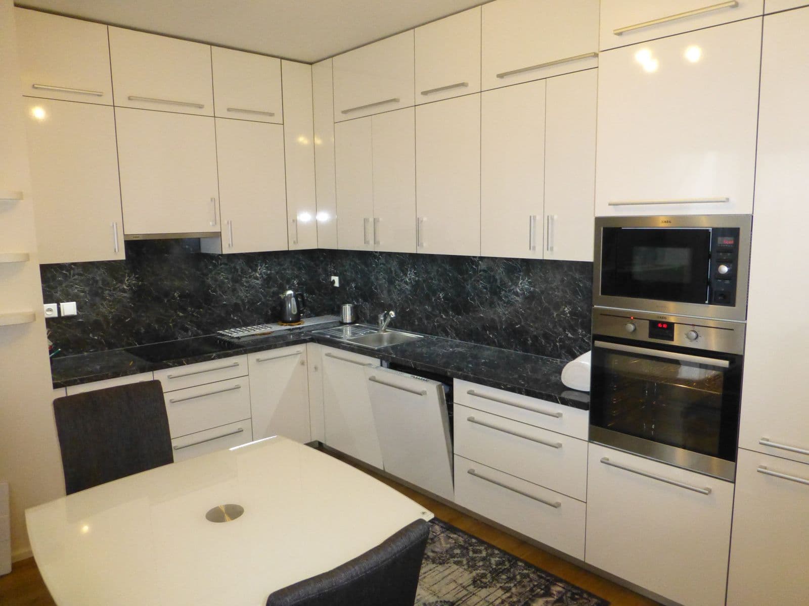 2 bedroom with open-plan kitchen flat to rent, 65 m², Silurská, Prague, Prague 2 bedroom with open-plan kitchen flat to rent, 65 m², Silurská, Prague, Prague