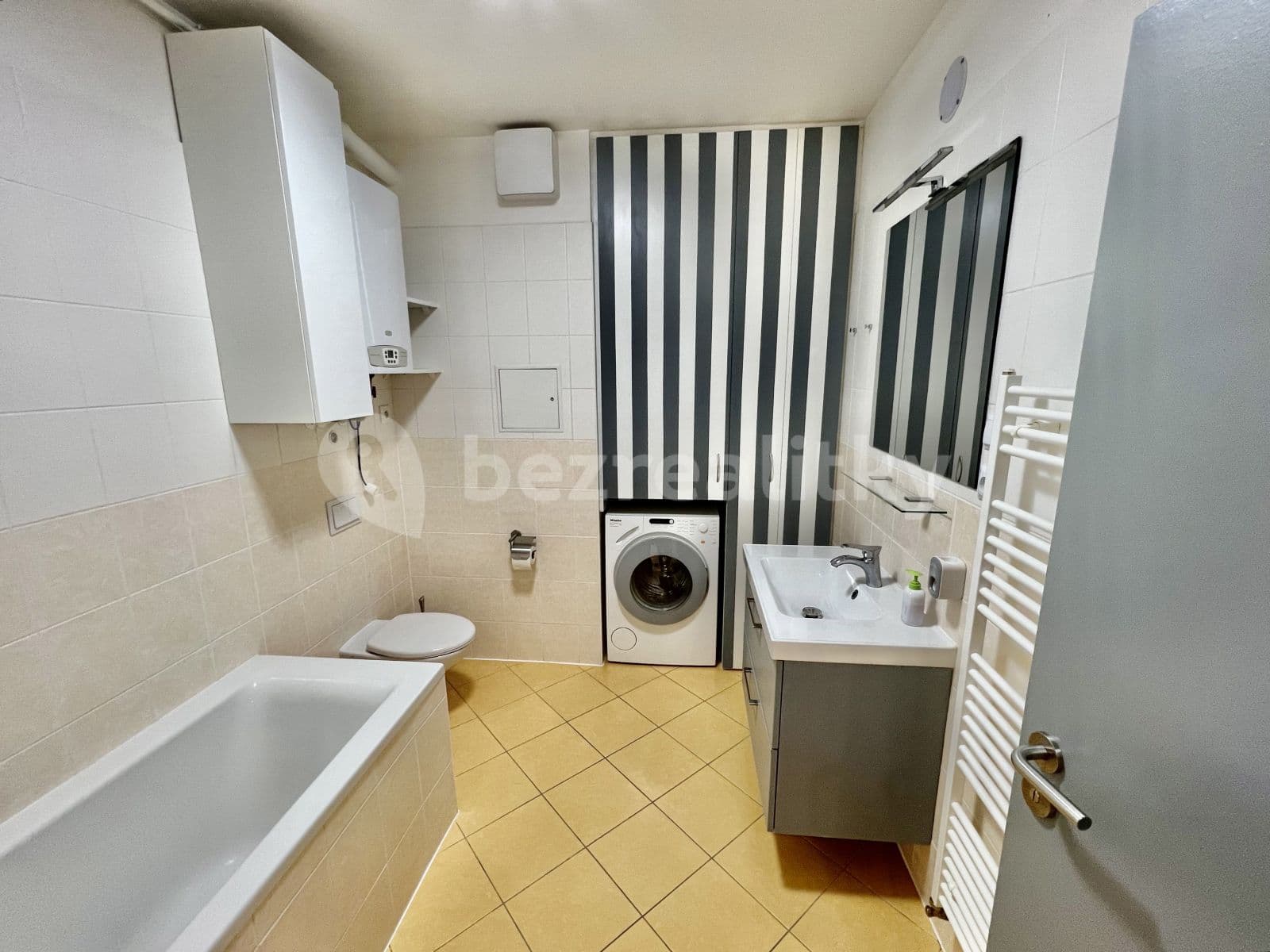 1 bedroom with open-plan kitchen flat to rent, 56 m², Slévačská, Prague, Prague 1 bedroom with open-plan kitchen flat to rent, 56 m², Slévačská, Prague, Prague
