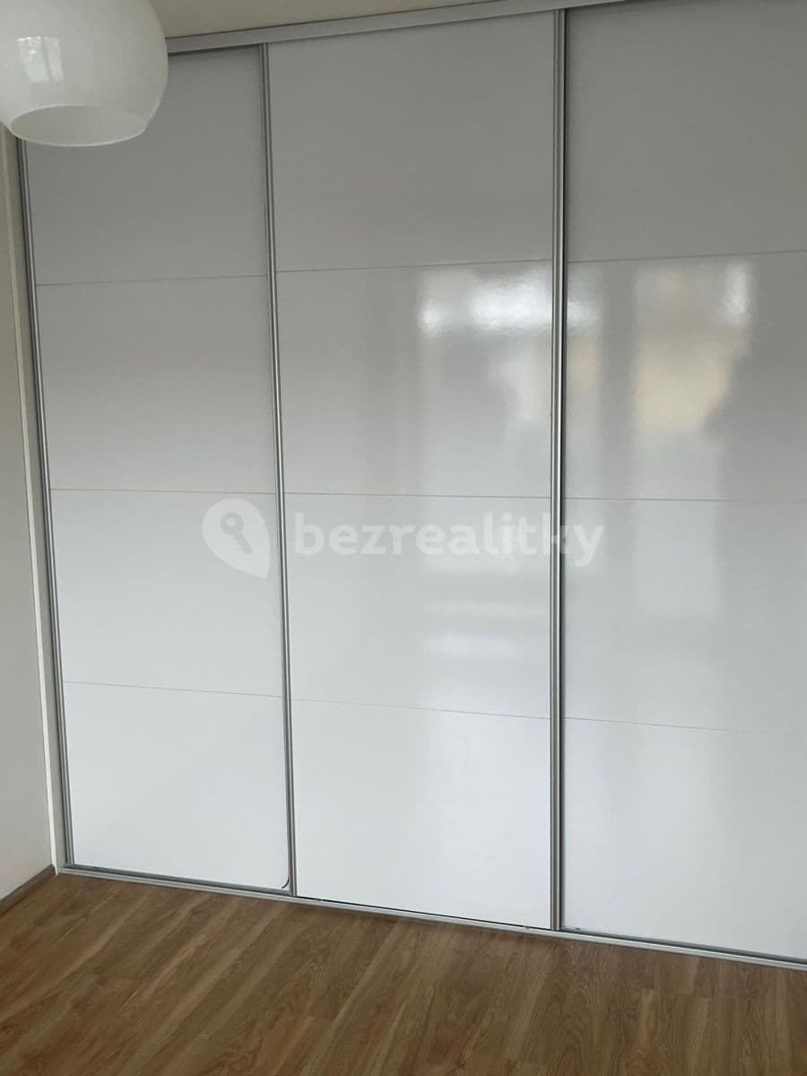 1 bedroom with open-plan kitchen flat to rent, 50 m², Železničního pluku, Pardubice, Pardubický Region 1 bedroom with open-plan kitchen flat to rent, 50 m², Železničního pluku, Pardubice, Pardubický Region