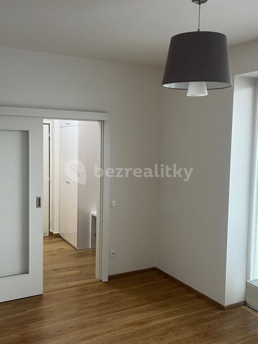 1 bedroom with open-plan kitchen flat to rent, 50 m², Železničního pluku, Pardubice, Pardubický Region 1 bedroom with open-plan kitchen flat to rent, 50 m², Železničního pluku, Pardubice, Pardubický Region