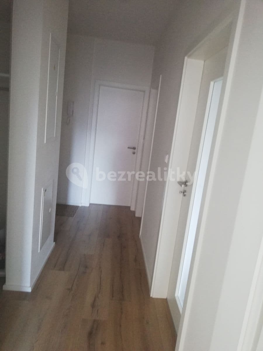 1 bedroom with open-plan kitchen flat to rent, 62 m², Na Náhonu, Beroun, Středočeský Region 1 bedroom with open-plan kitchen flat to rent, 62 m², Na Náhonu, Beroun, Středočeský Region
