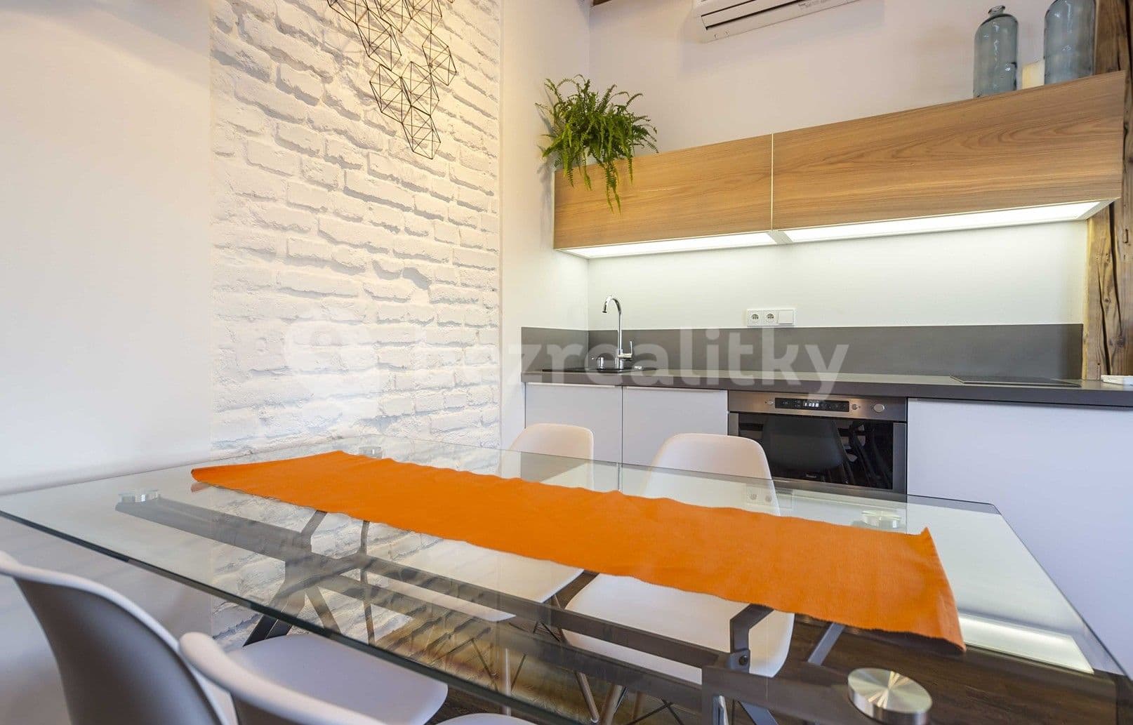 1 bedroom with open-plan kitchen flat to rent, 70 m², U Parního mlýna, Prague, Prague 1 bedroom with open-plan kitchen flat to rent, 70 m², U Parního mlýna, Prague, Prague