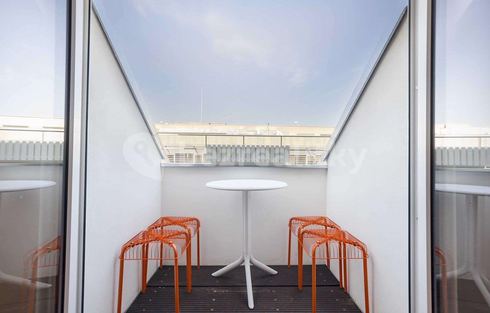 1 bedroom with open-plan kitchen flat to rent, 70 m², U Parního mlýna, Prague, Prague 1 bedroom with open-plan kitchen flat to rent, 70 m², U Parního mlýna, Prague, Prague