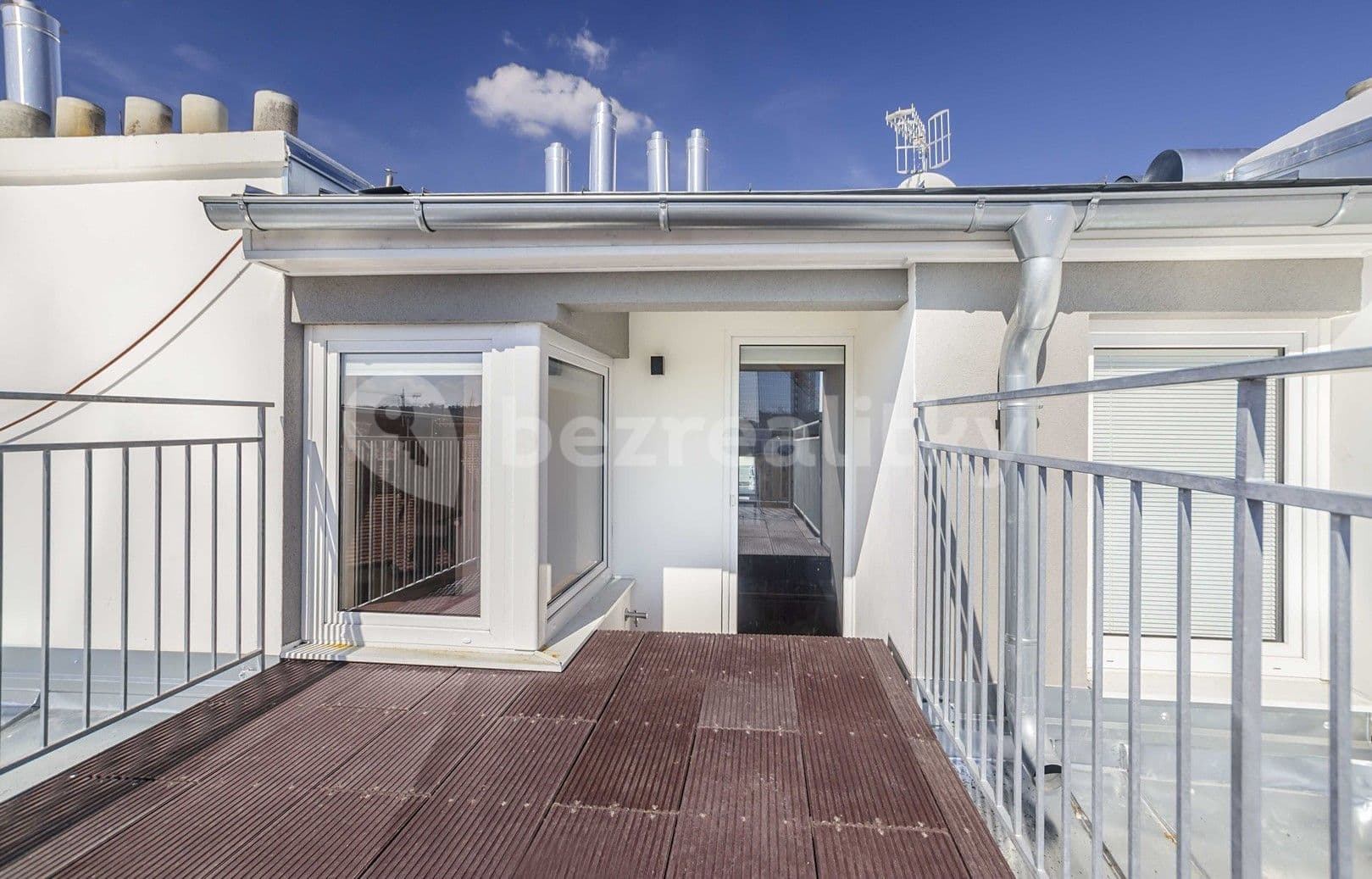 1 bedroom with open-plan kitchen flat to rent, 70 m², U Parního mlýna, Prague, Prague 1 bedroom with open-plan kitchen flat to rent, 70 m², U Parního mlýna, Prague, Prague