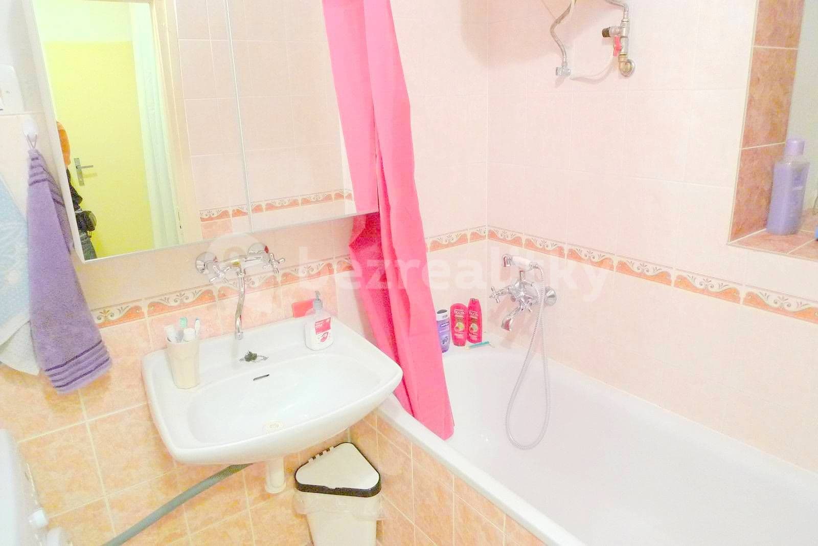 3 bedroom flat to rent, 21 m², Sochařská, Prague, Prague 3 bedroom flat to rent, 21 m², Sochařská, Prague, Prague