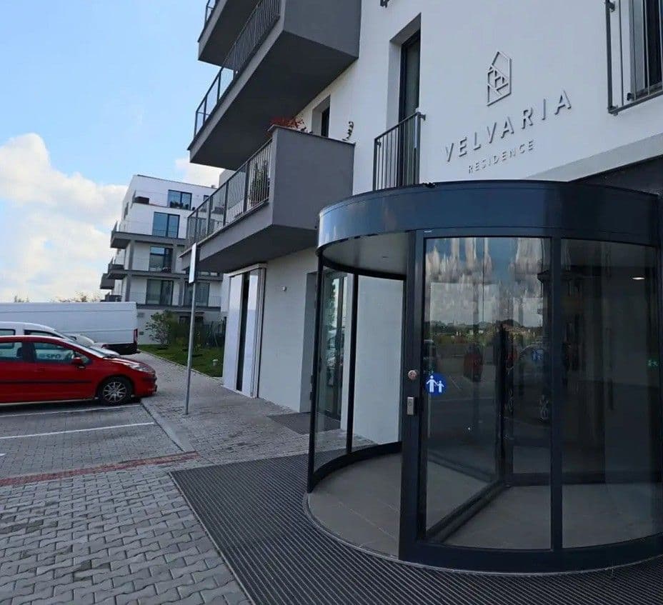 1 bedroom with open-plan kitchen flat to rent, 50 m², Velvarská, Horoměřice, Středočeský Region 1 bedroom with open-plan kitchen flat to rent, 50 m², Velvarská, Horoměřice, Středočeský Region