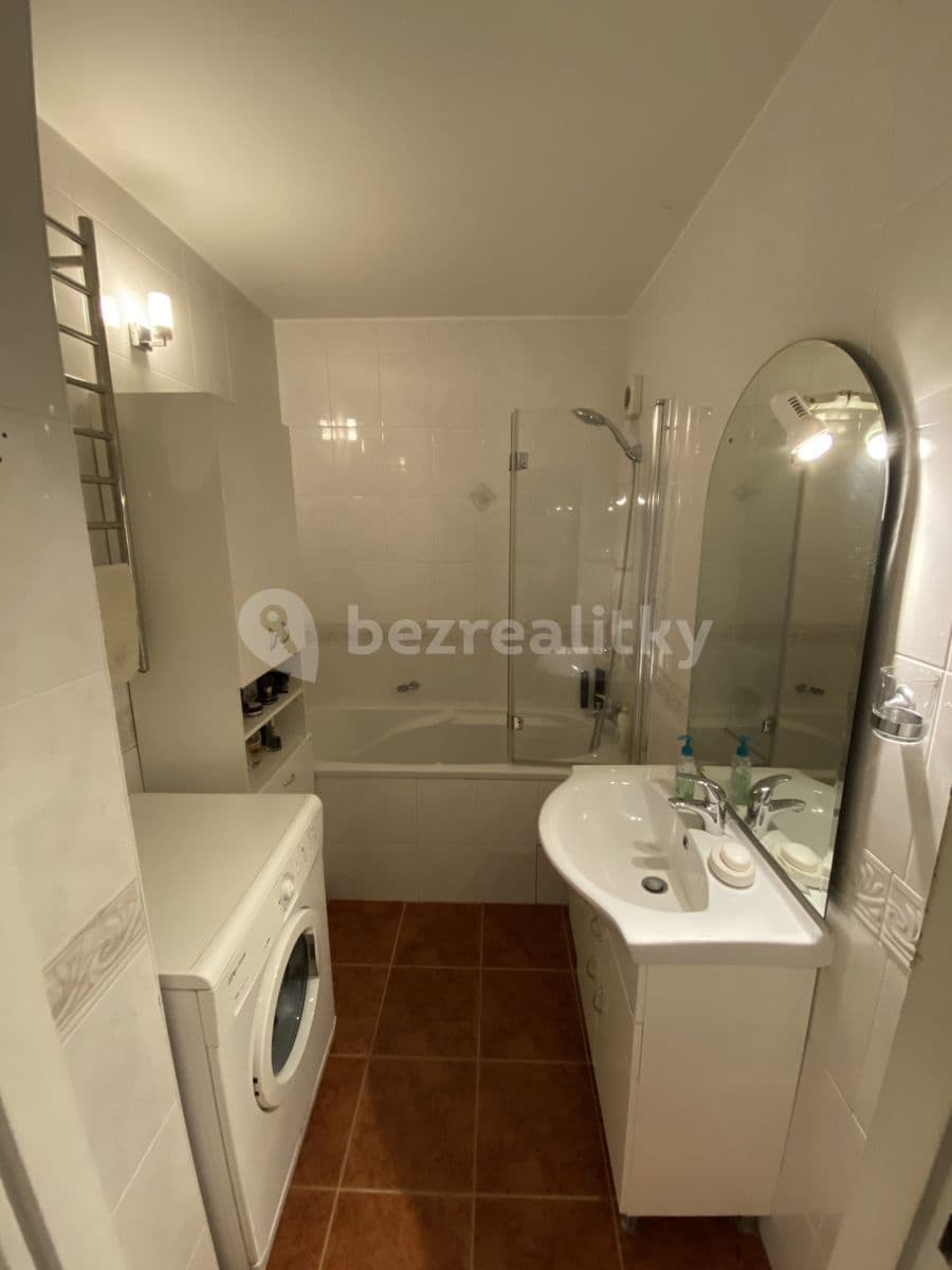 3 bedroom flat for sale, 64 m², Glowackého, Prague, Prague