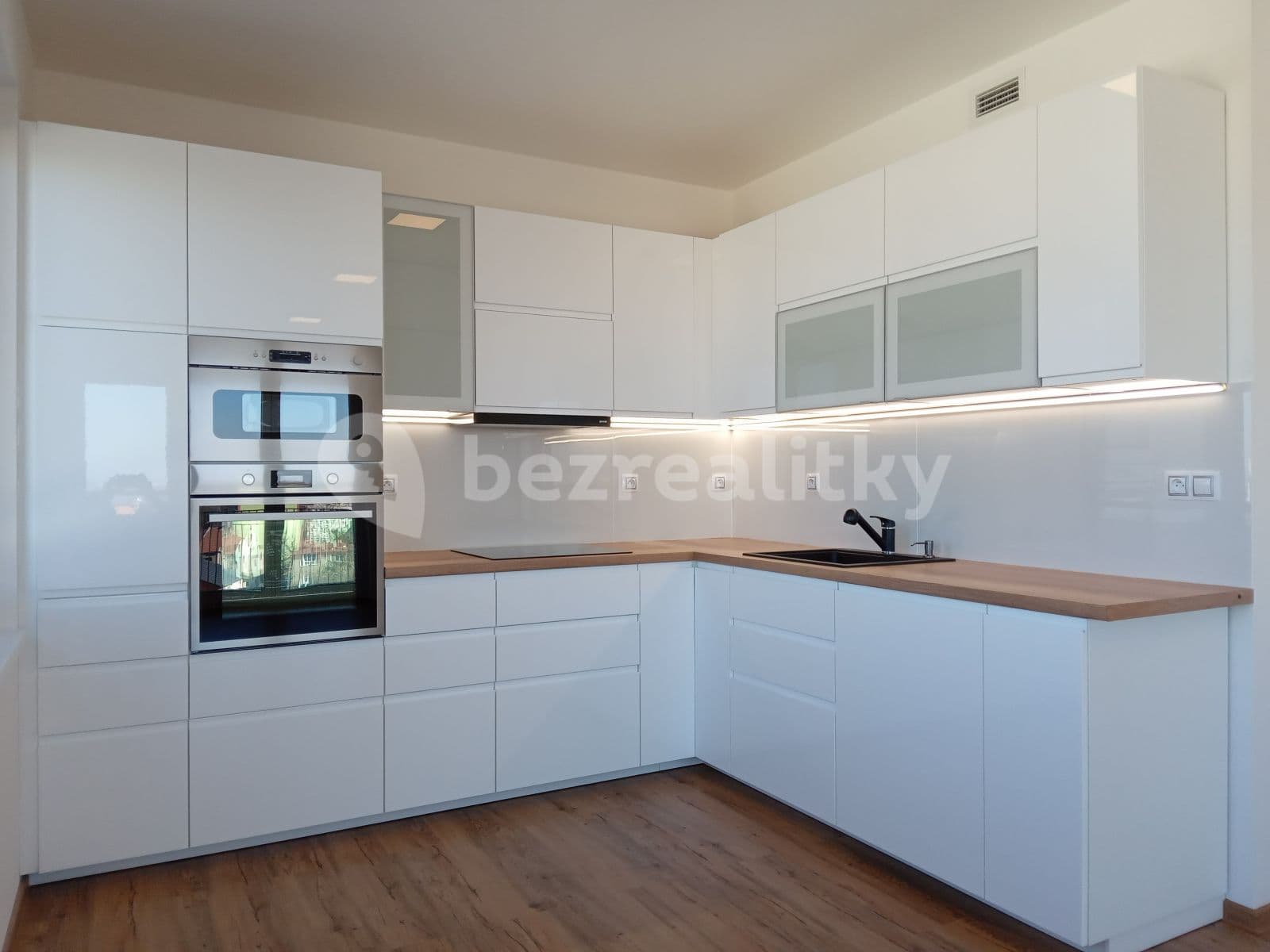 1 bedroom with open-plan kitchen flat to rent, 58 m², Do Zahrádek Ⅰ, Prague, Prague 1 bedroom with open-plan kitchen flat to rent, 58 m², Do Zahrádek Ⅰ, Prague, Prague