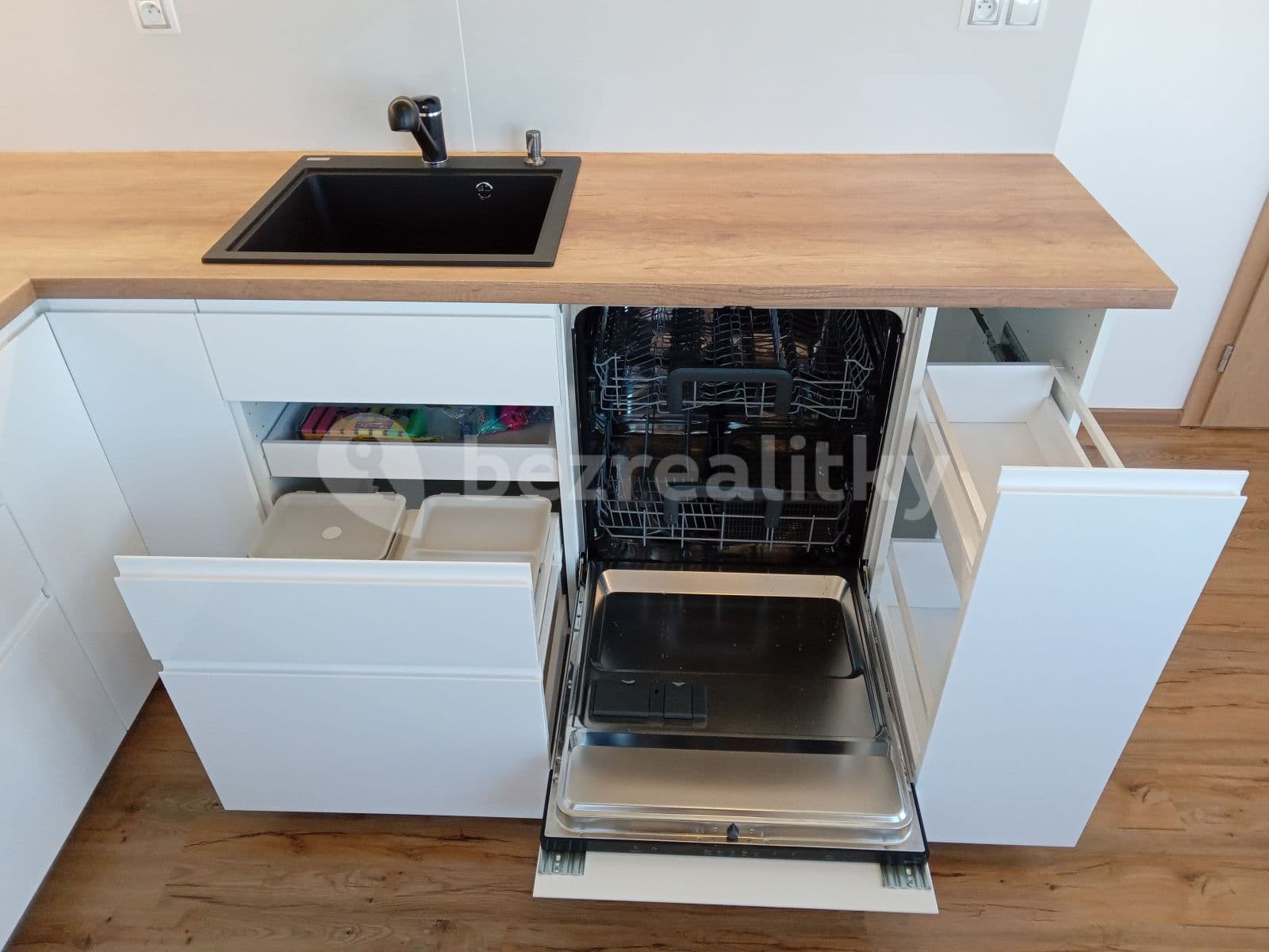 1 bedroom with open-plan kitchen flat to rent, 58 m², Do Zahrádek Ⅰ, Prague, Prague 1 bedroom with open-plan kitchen flat to rent, 58 m², Do Zahrádek Ⅰ, Prague, Prague
