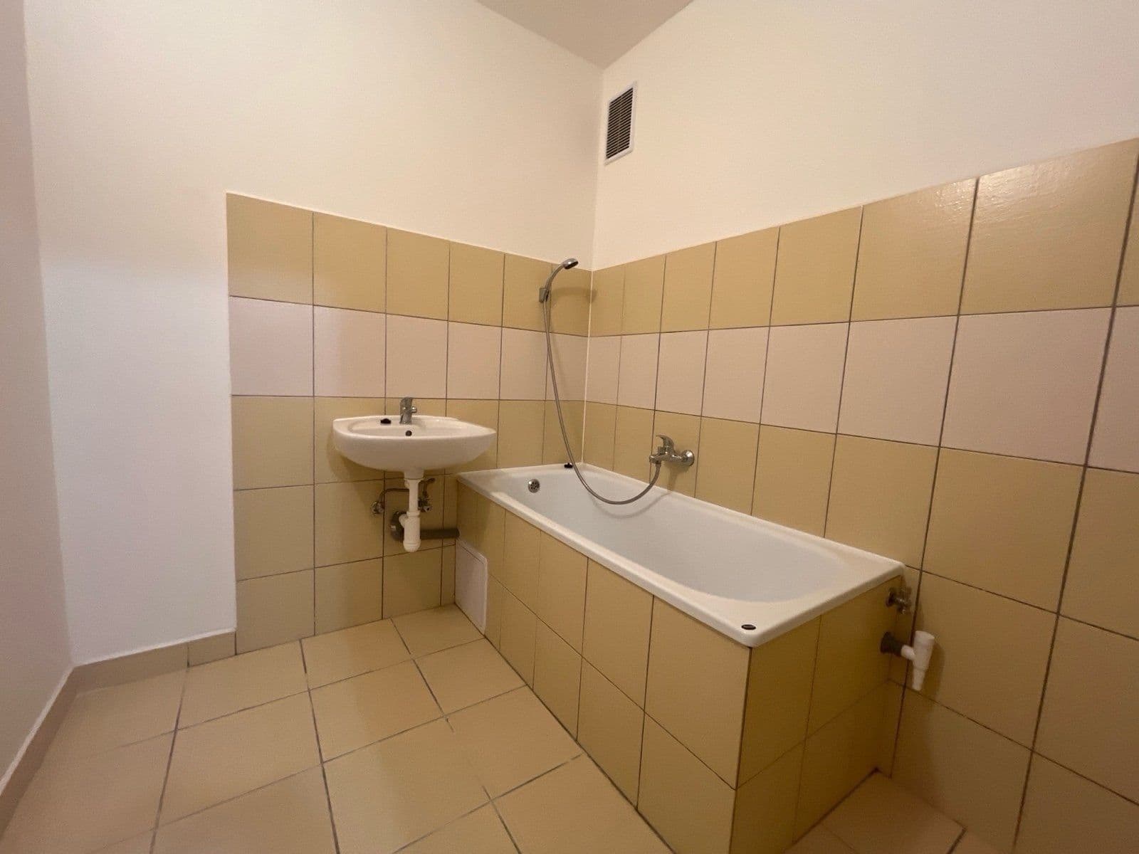 2 bedroom flat to rent, 61 m², Československé armády, Frýdek-Místek, Moravskoslezský Region 2 bedroom flat to rent, 61 m², Československé armády, Frýdek-Místek, Moravskoslezský Region