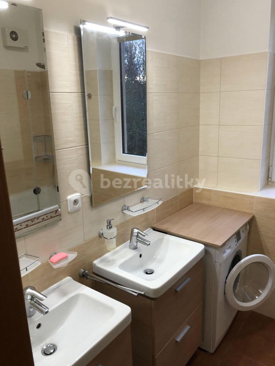 2 bedroom with open-plan kitchen flat to rent, 88 m², U Ježíška, Plzeň, Plzeňský Region 2 bedroom with open-plan kitchen flat to rent, 88 m², U Ježíška, Plzeň, Plzeňský Region