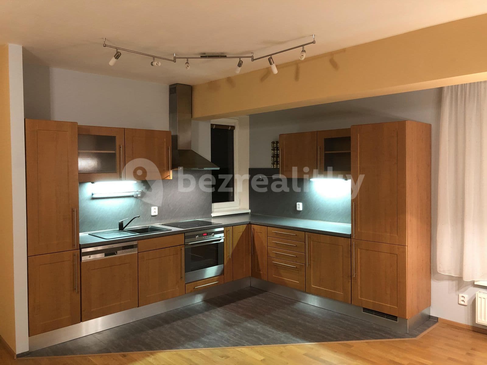 2 bedroom with open-plan kitchen flat to rent, 88 m², U Ježíška, Plzeň, Plzeňský Region 2 bedroom with open-plan kitchen flat to rent, 88 m², U Ježíška, Plzeň, Plzeňský Region